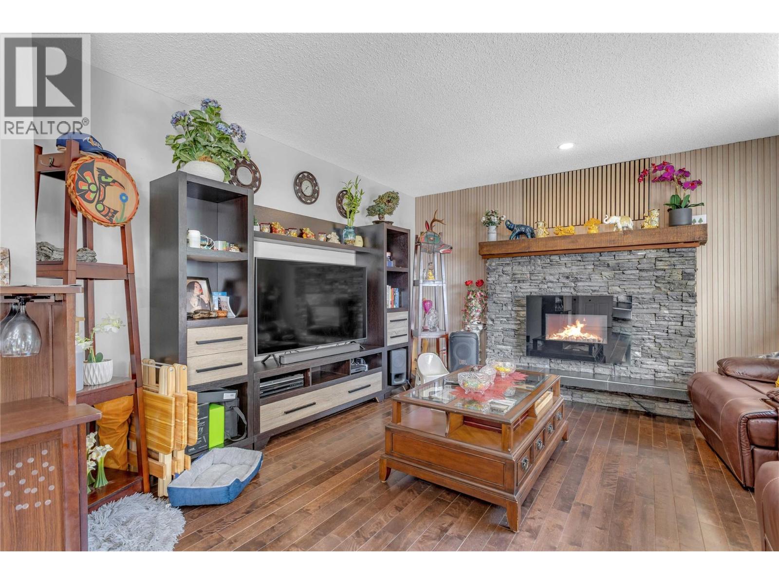 1 1675 Thayer Court, Kelowna