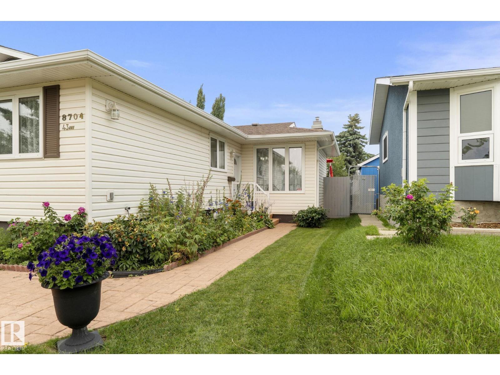8704 43 AV NW - 2