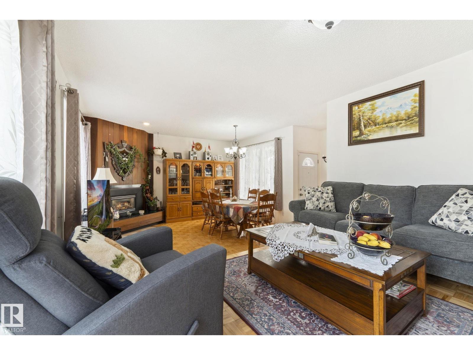 8704 43 AV NW - 11