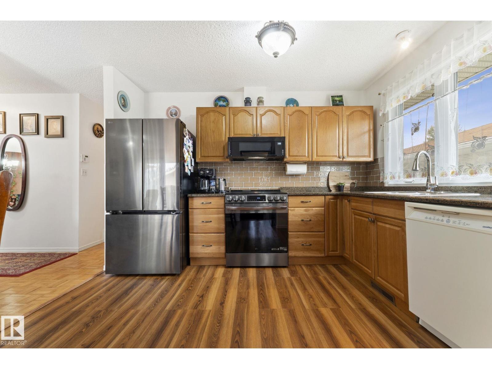 8704 43 AV NW - 16