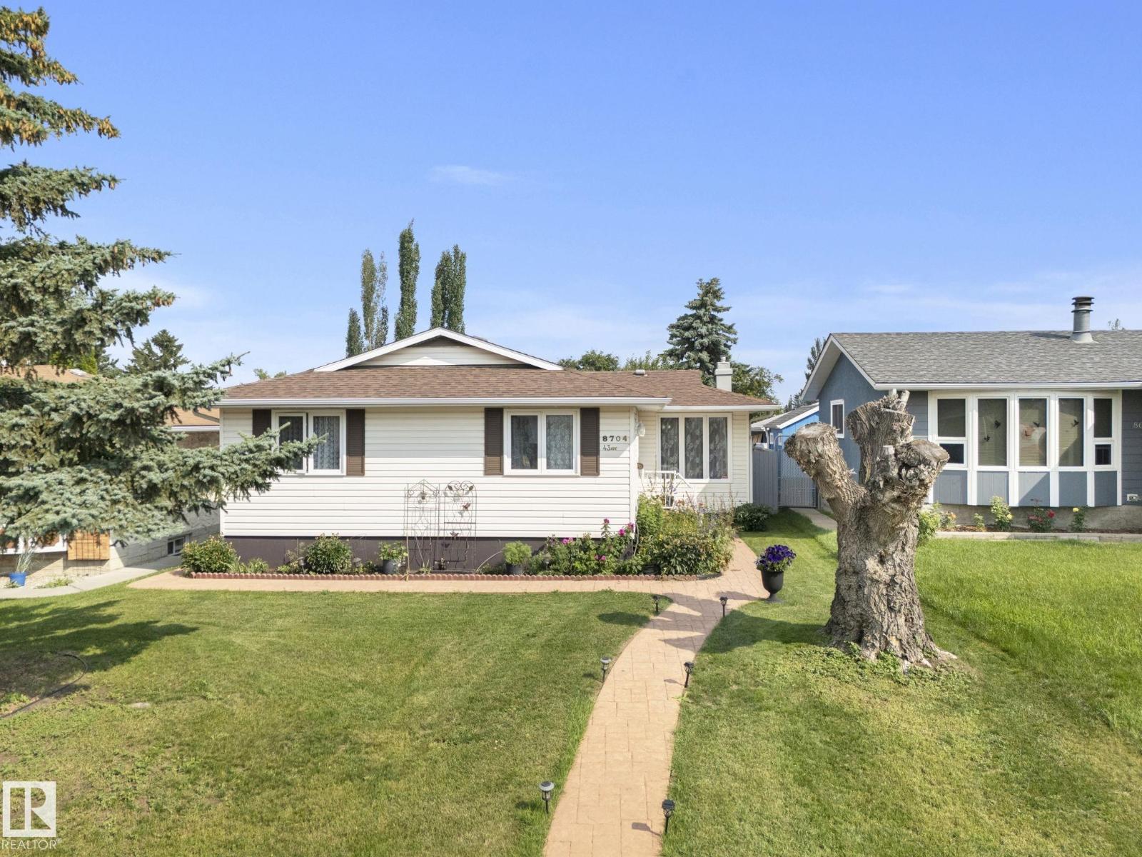 8704 43 AV NW - 60