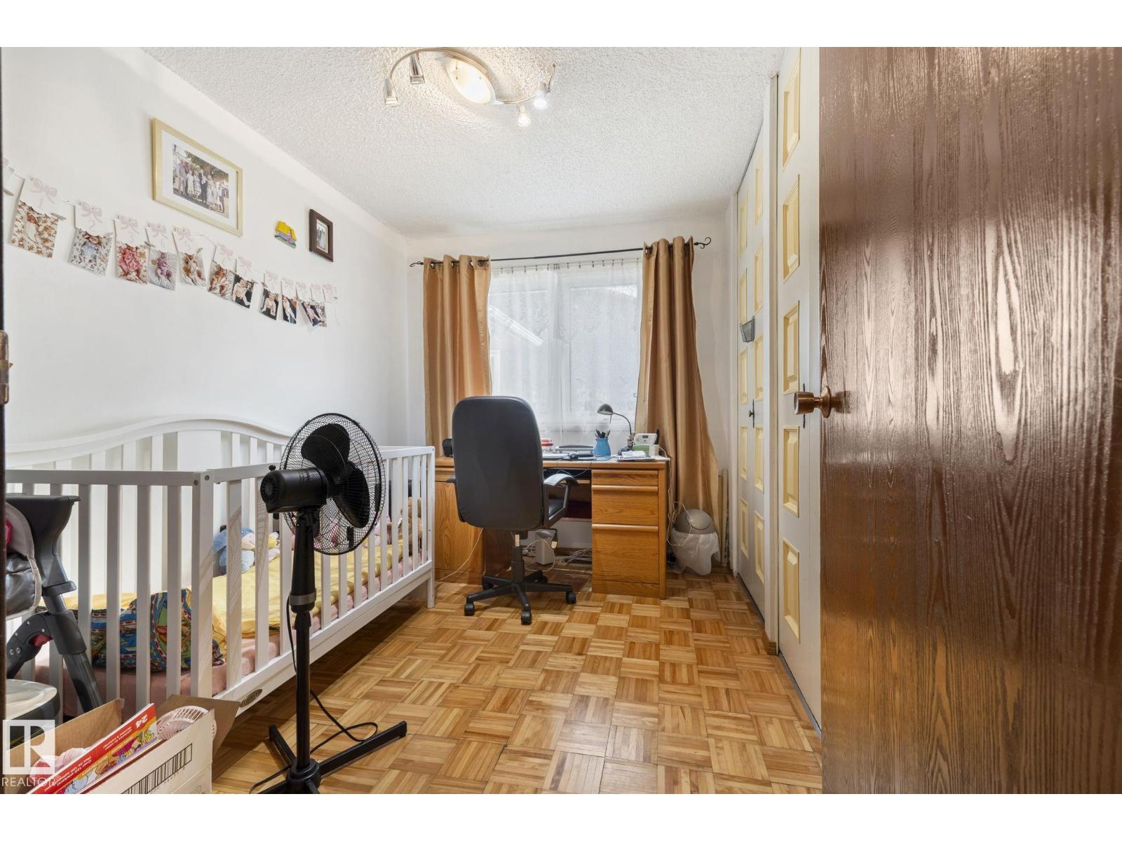 8704 43 AV NW - 23