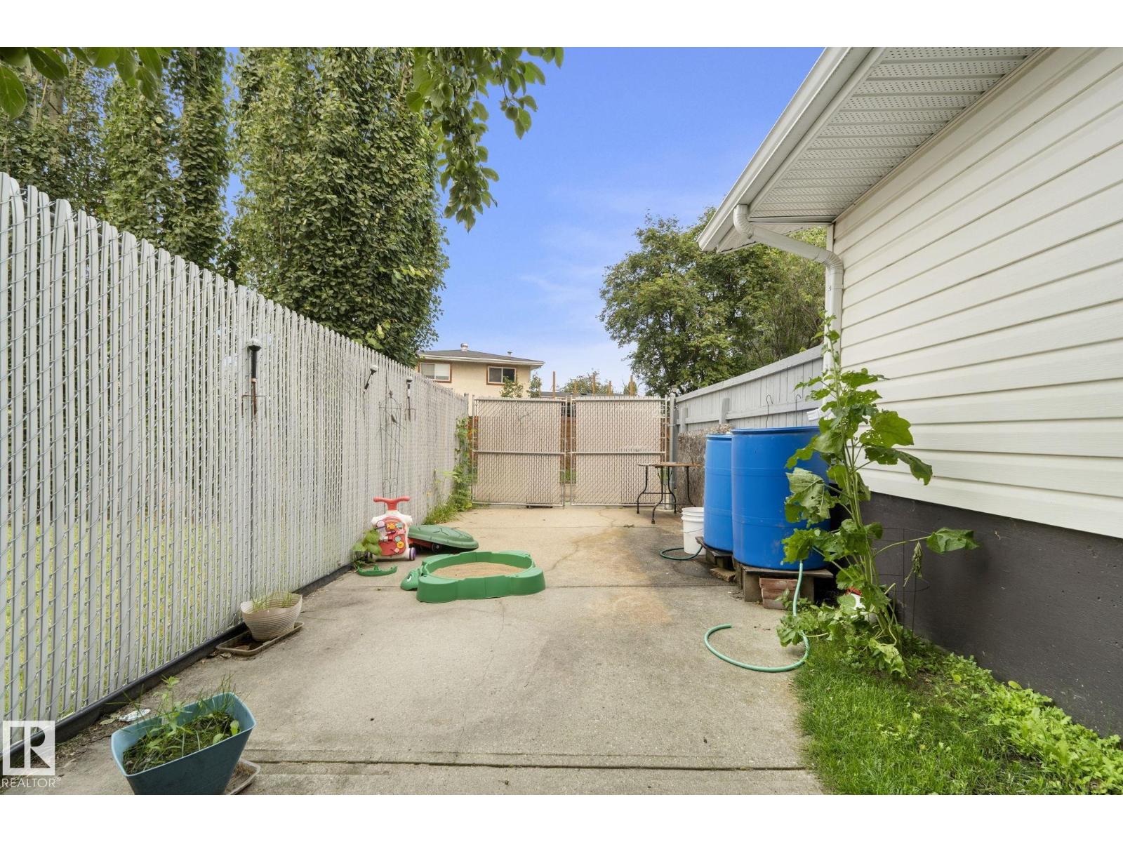 8704 43 AV NW - 56