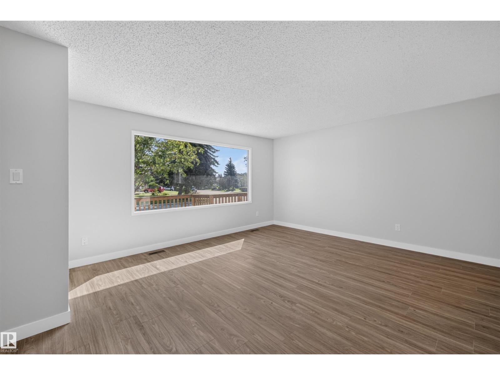 59 GRANVILLE CR - 54