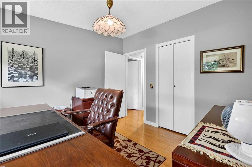 1123 48 Avenue NW - 25