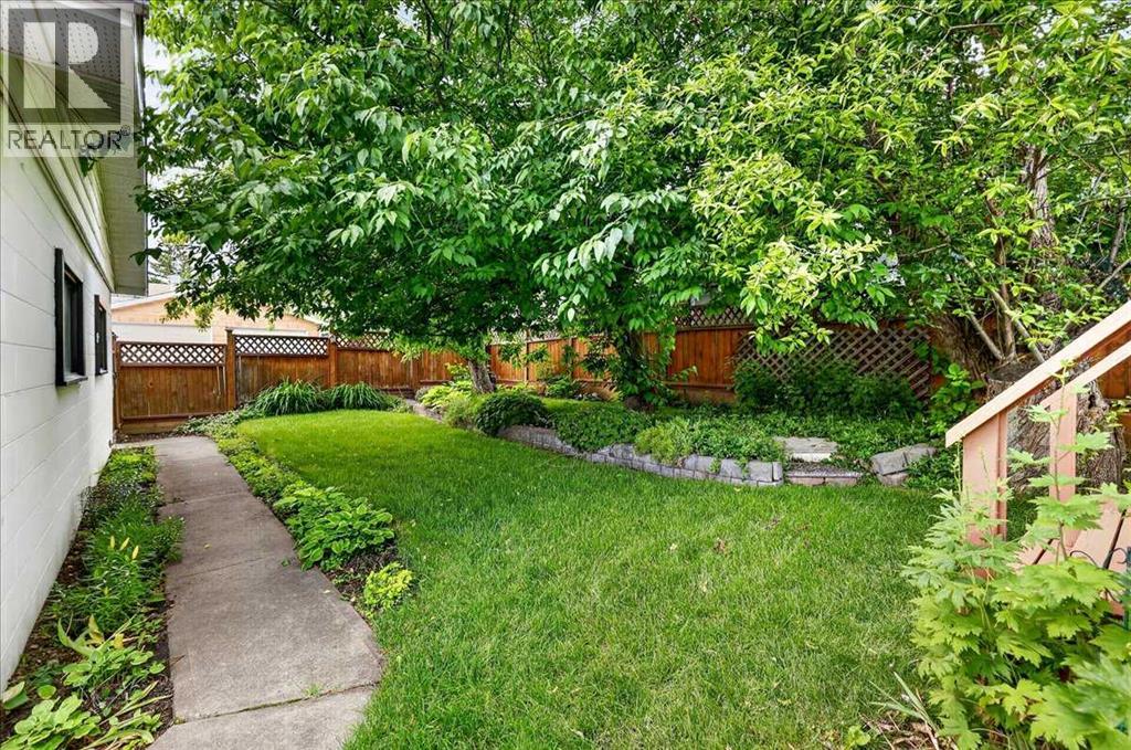 1123 48 Avenue NW - 38
