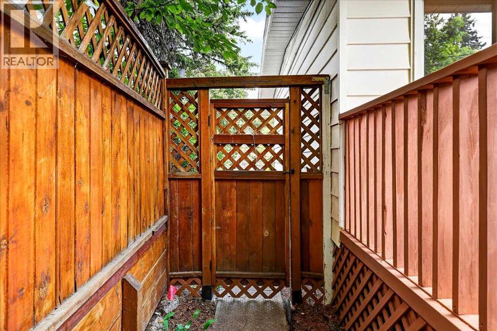 1123 48 Avenue NW - 47