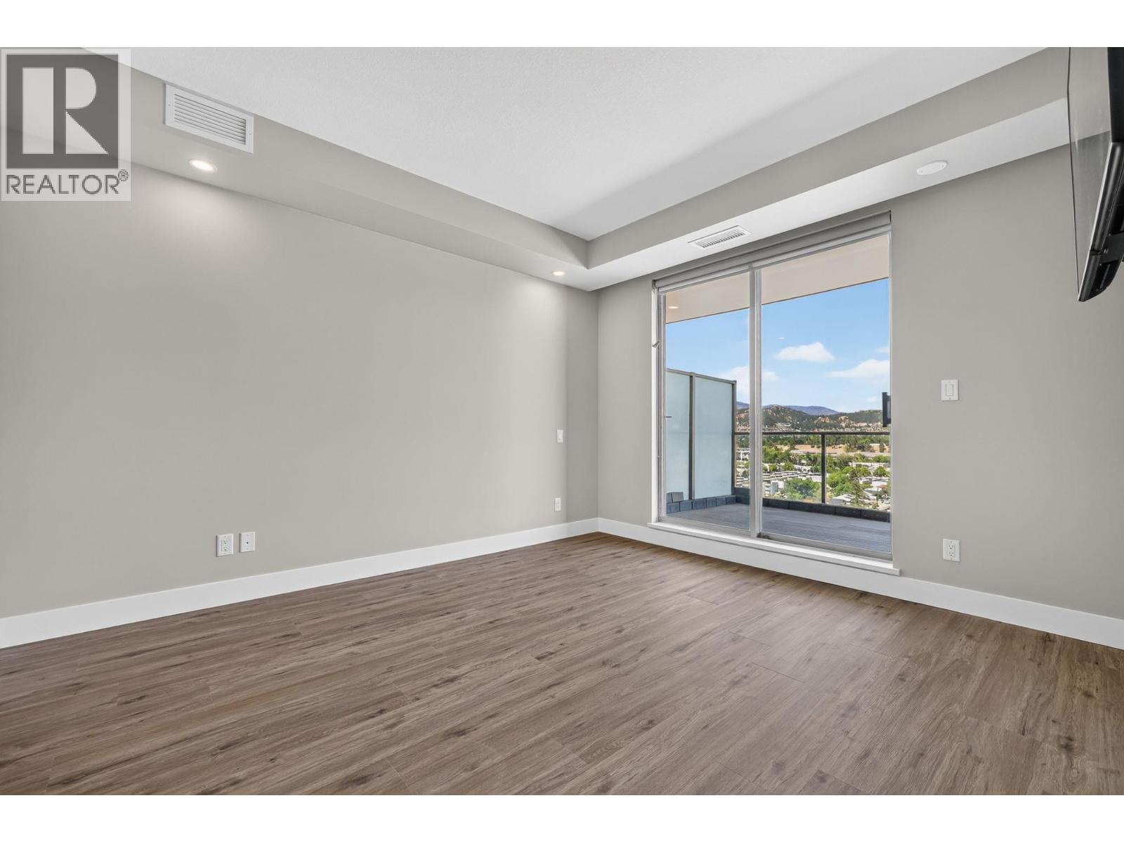 #1407 2040 Springfield Road - 22