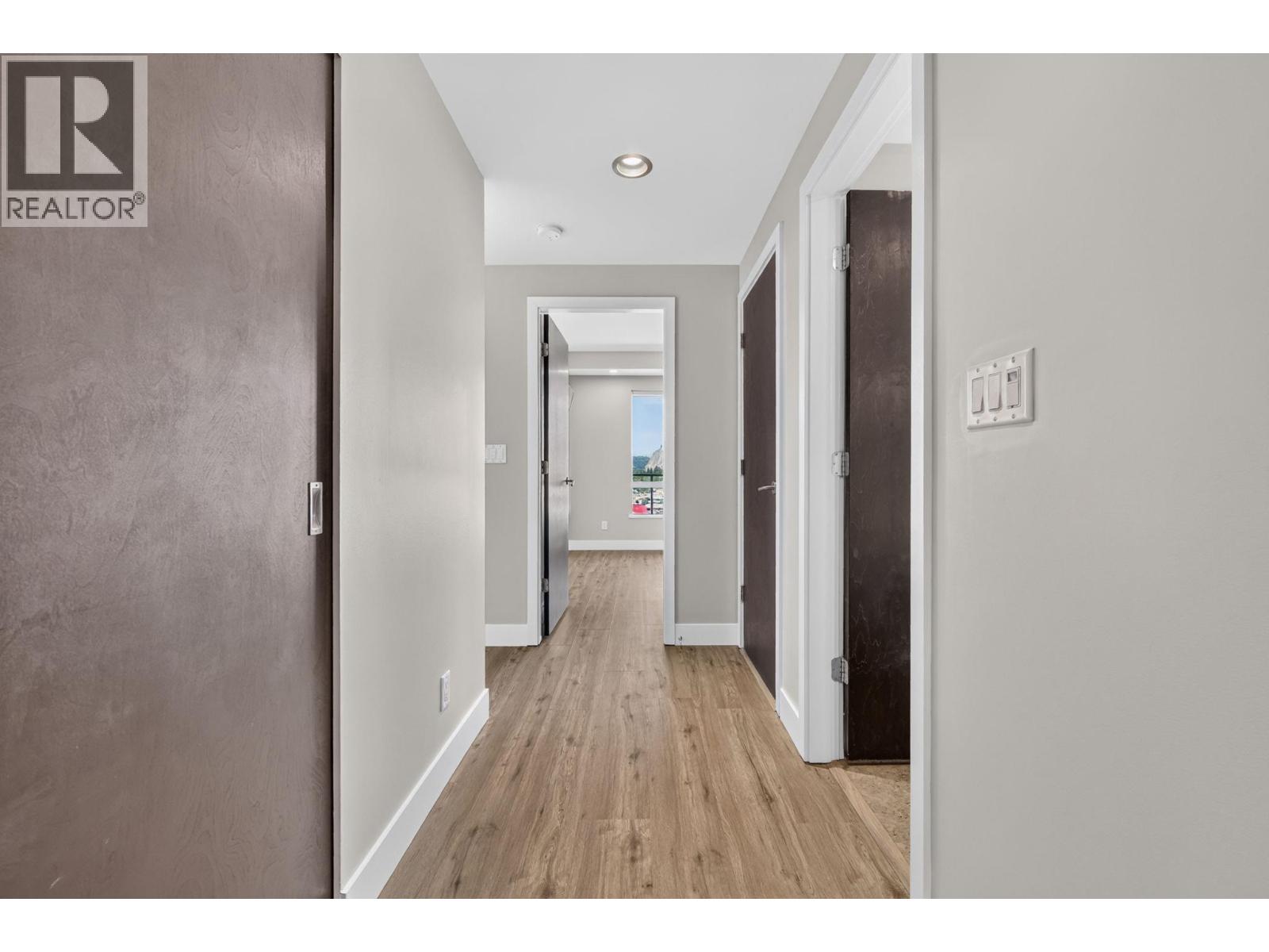 #1407 2040 Springfield Road - 35