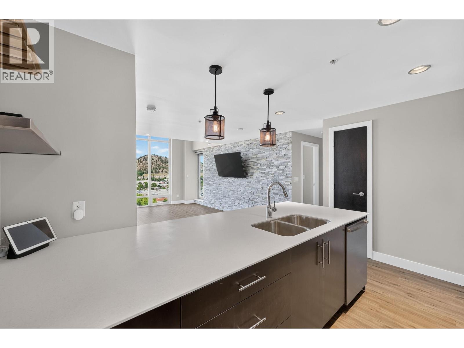 #1407 2040 Springfield Road - 12