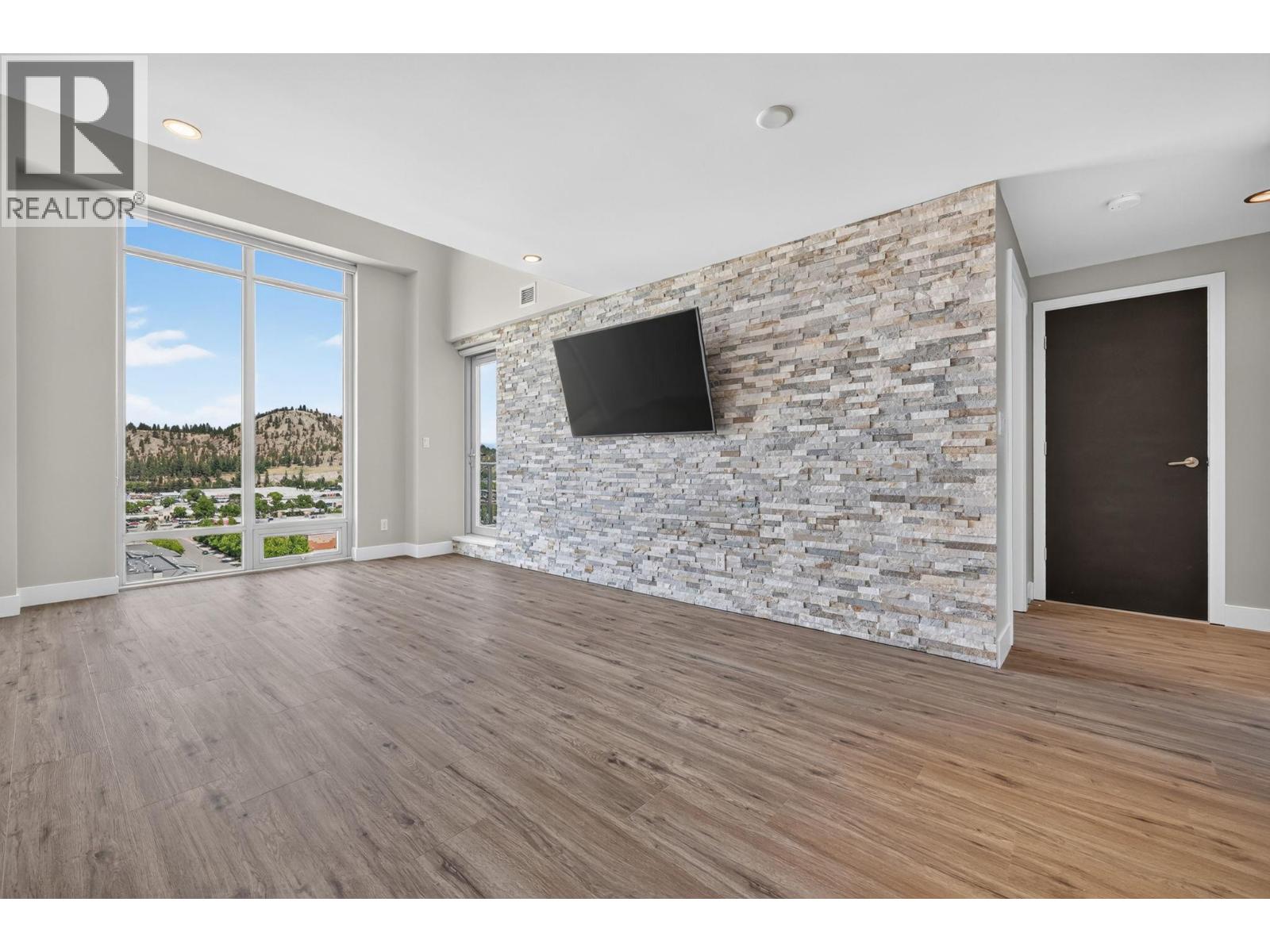 #1407 2040 Springfield Road - 4