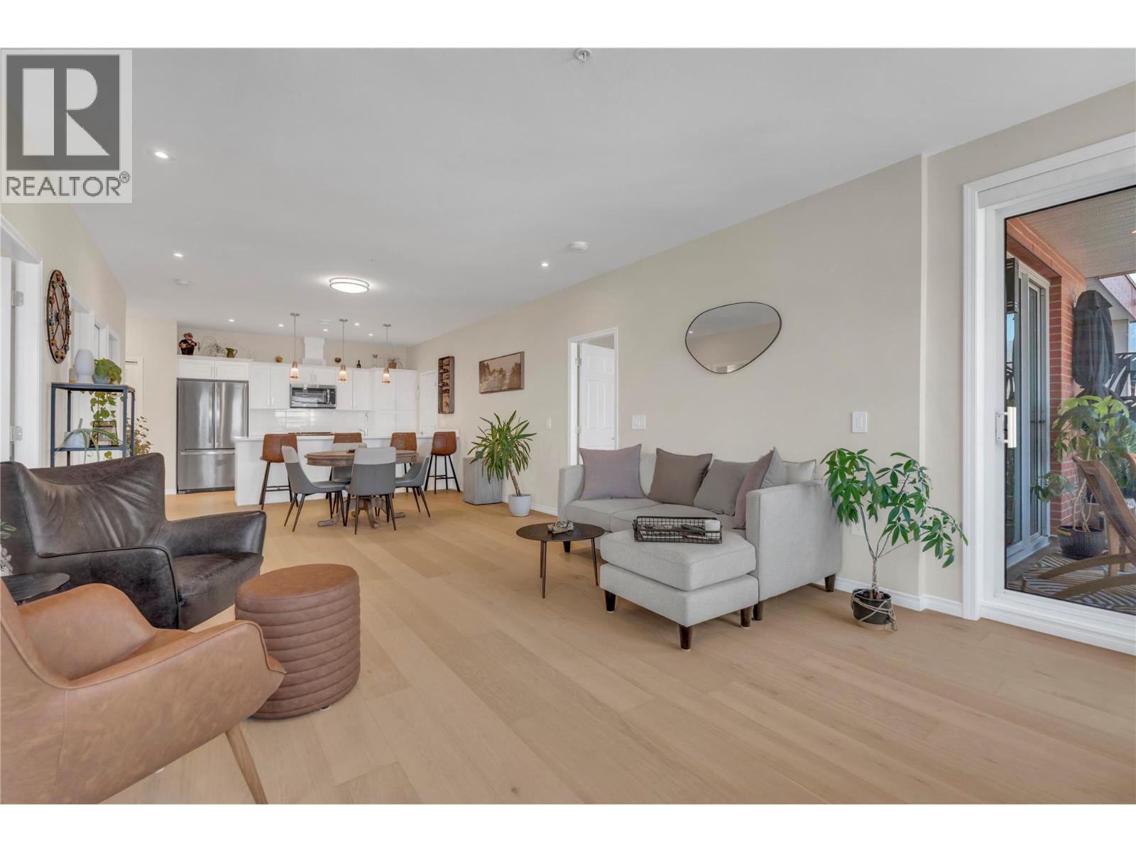 #1102 3362 Skaha Lake Road - 17