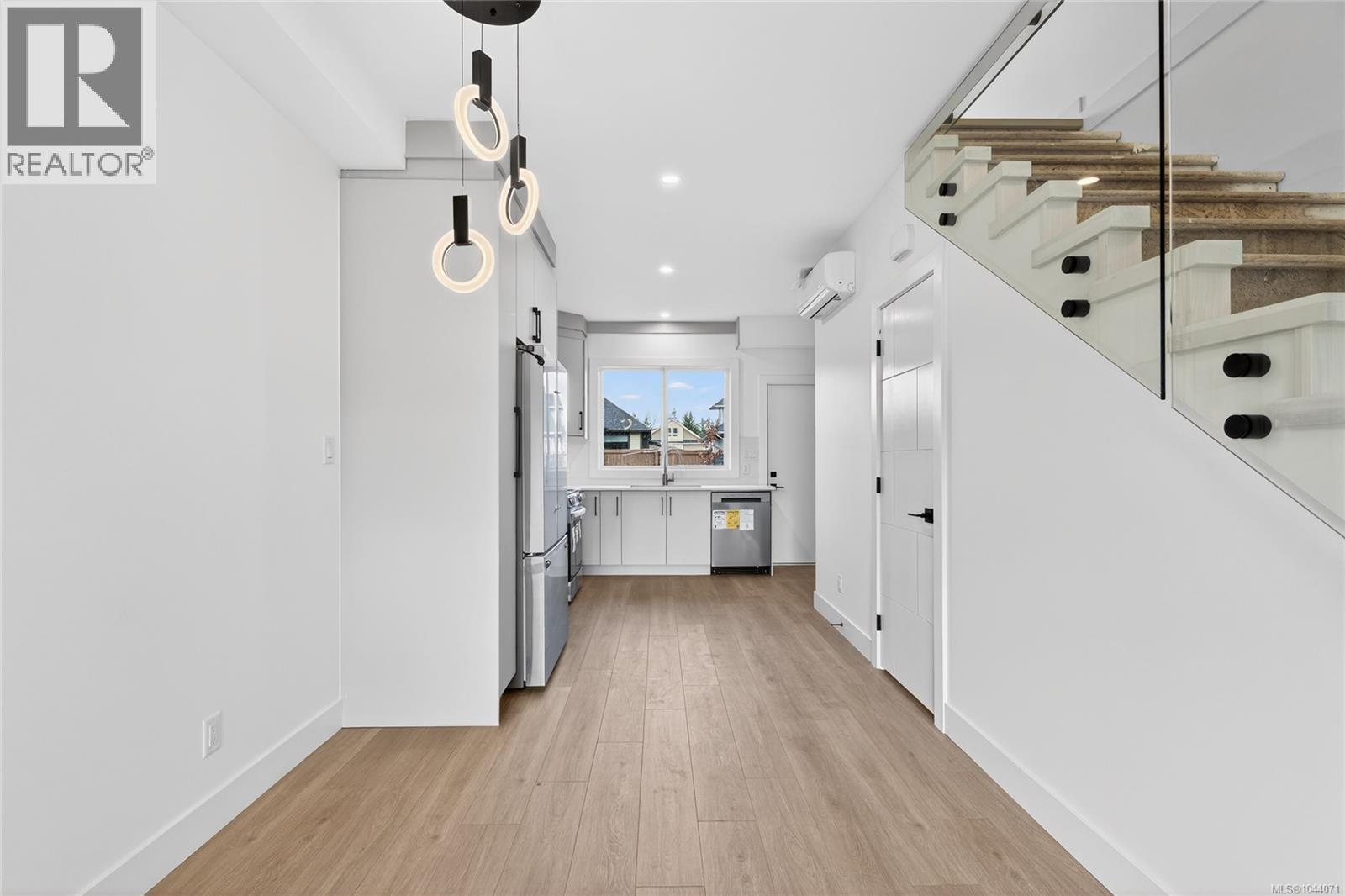 #8 704 Beaver Creek Blvd - Image 5
