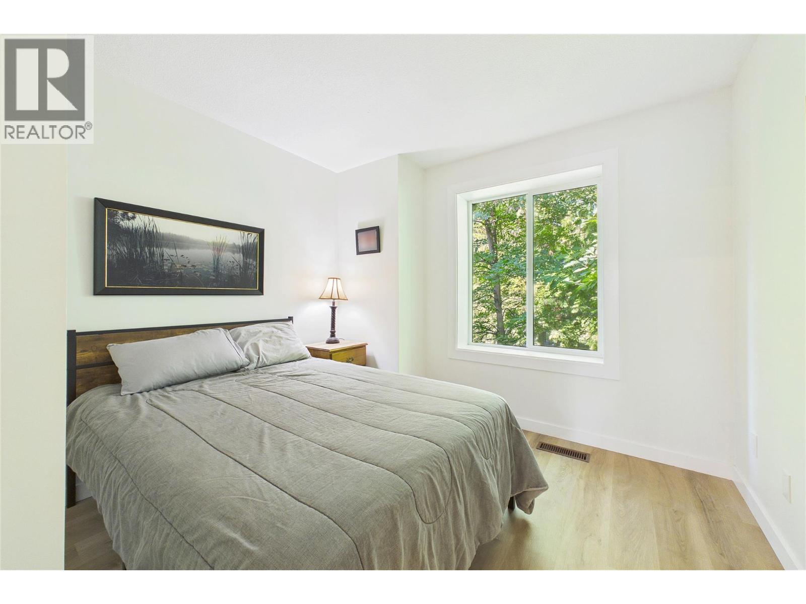 #162 1995 Burtch Road - 44