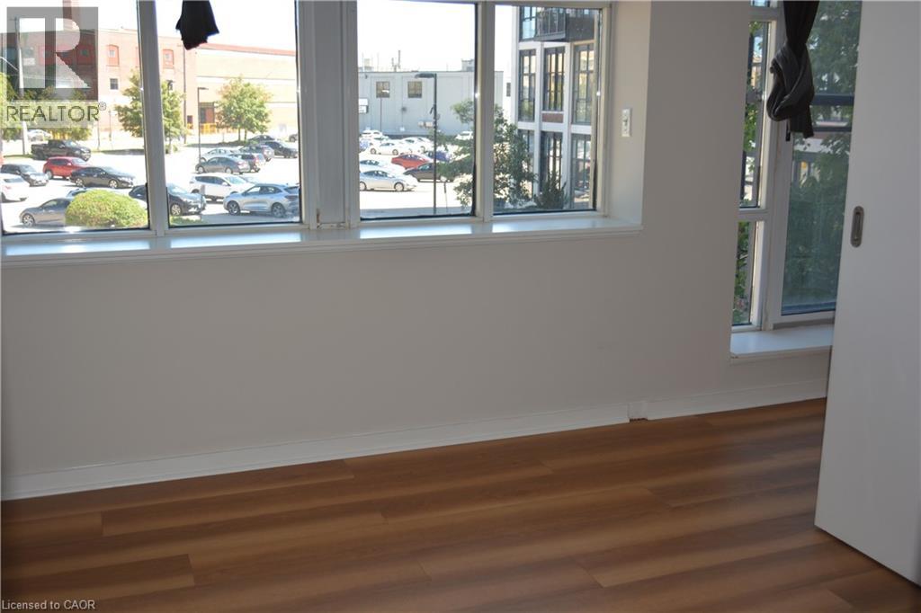 #203 410 KING Street W - 11