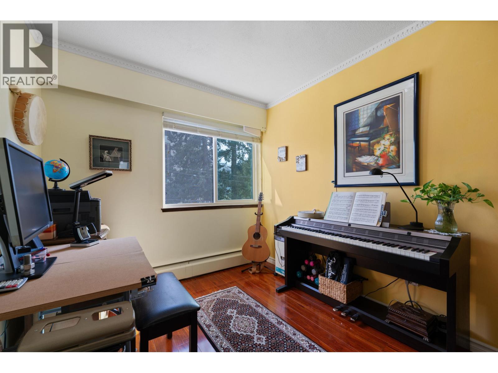 212 1425 ESQUIMALT AVENUE, West Vancouver