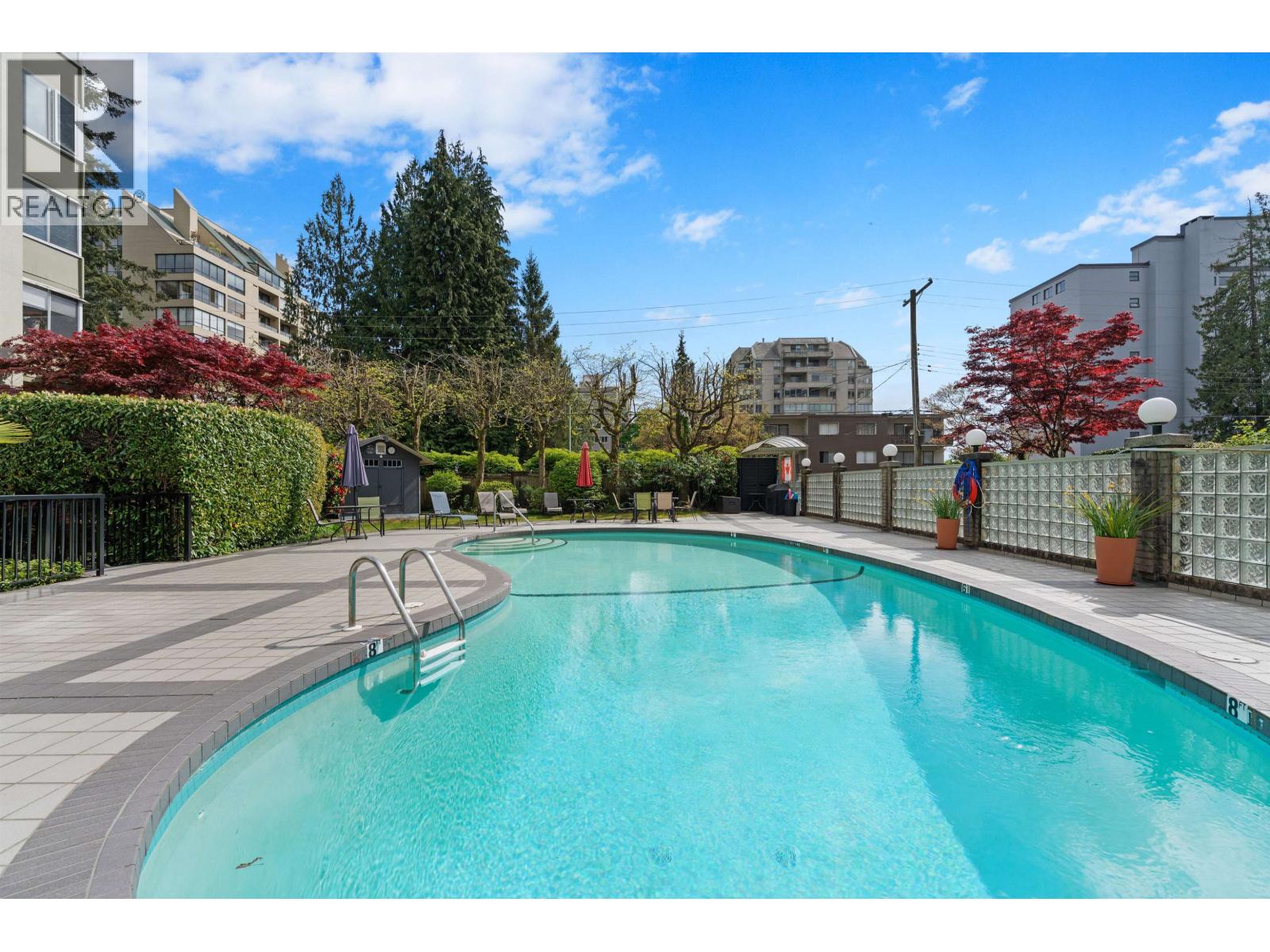 212 1425 ESQUIMALT AVENUE, West Vancouver