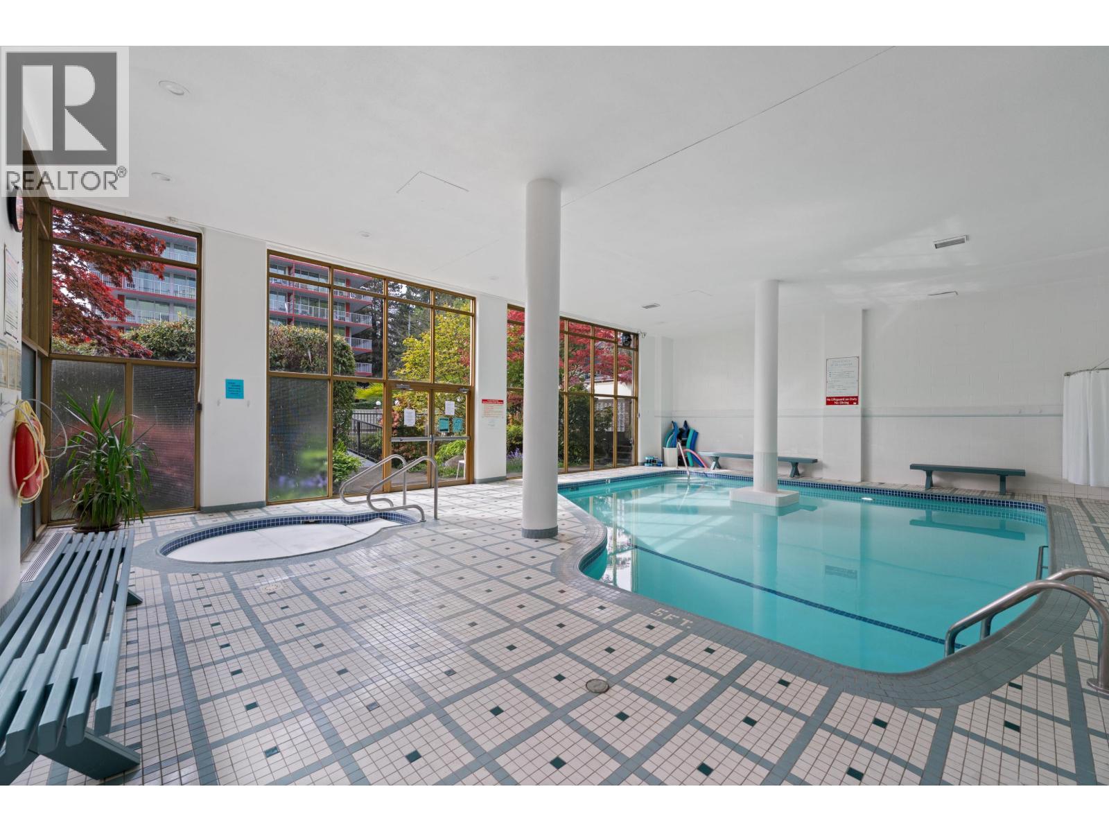 212 1425 ESQUIMALT AVENUE, West Vancouver