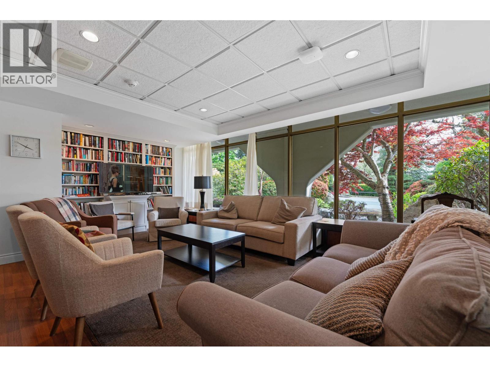 212 1425 ESQUIMALT AVENUE, West Vancouver