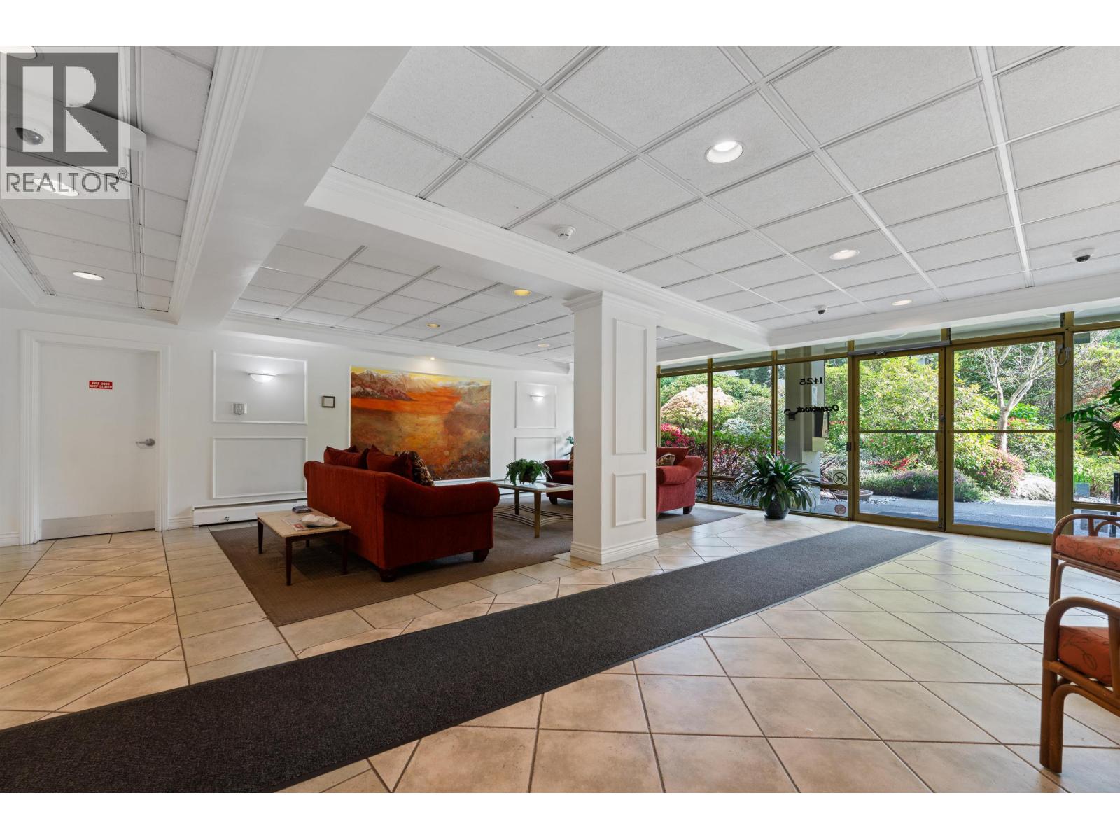 212 1425 ESQUIMALT AVENUE, West Vancouver
