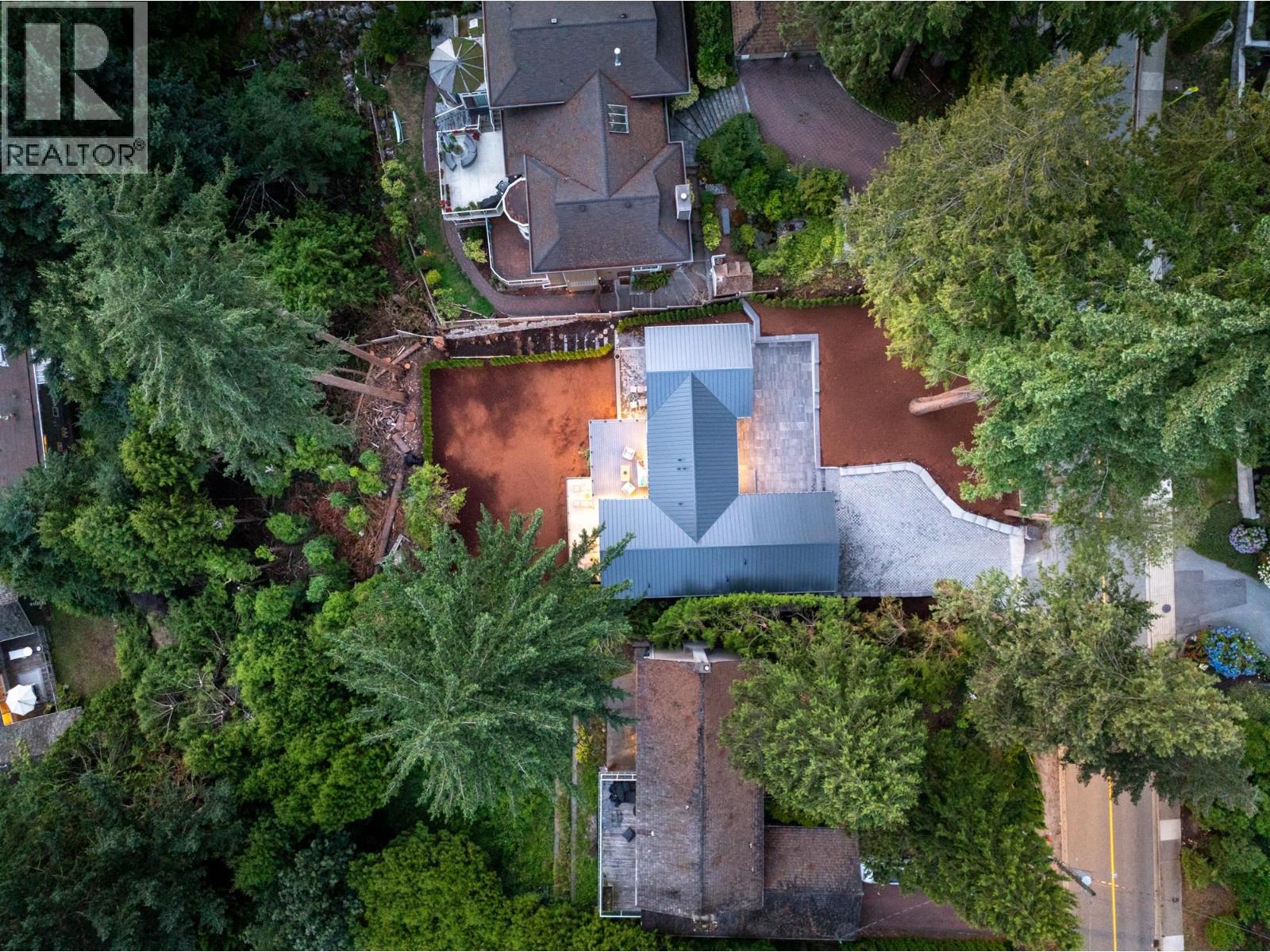 2235 CHAIRLIFT ROAD, West Vancouver