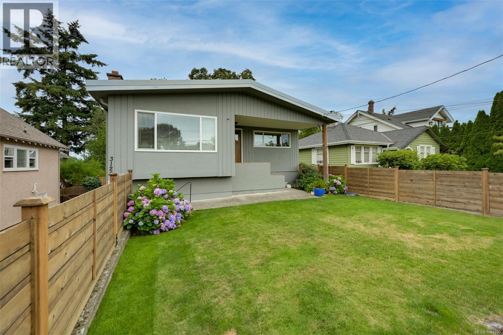  3128 Quadra Street, Victoria