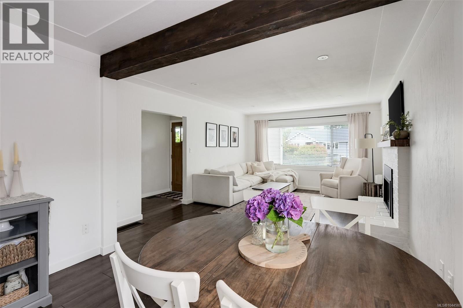 3128 Quadra St - 26