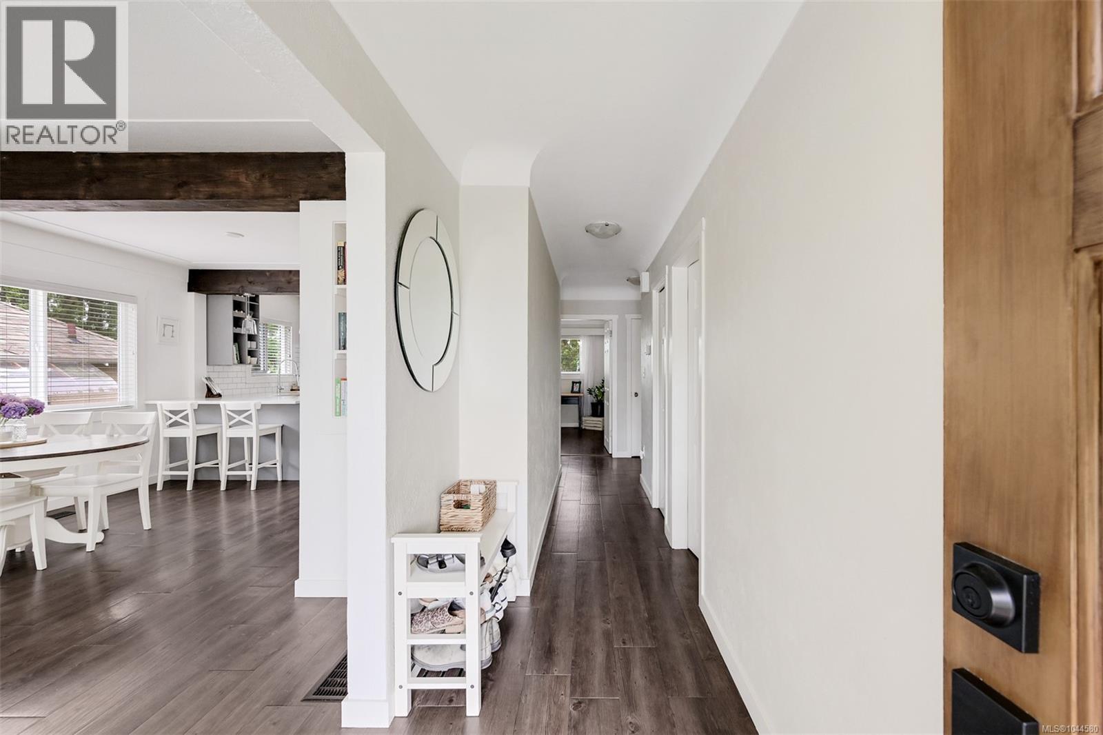 3128 Quadra St - 7
