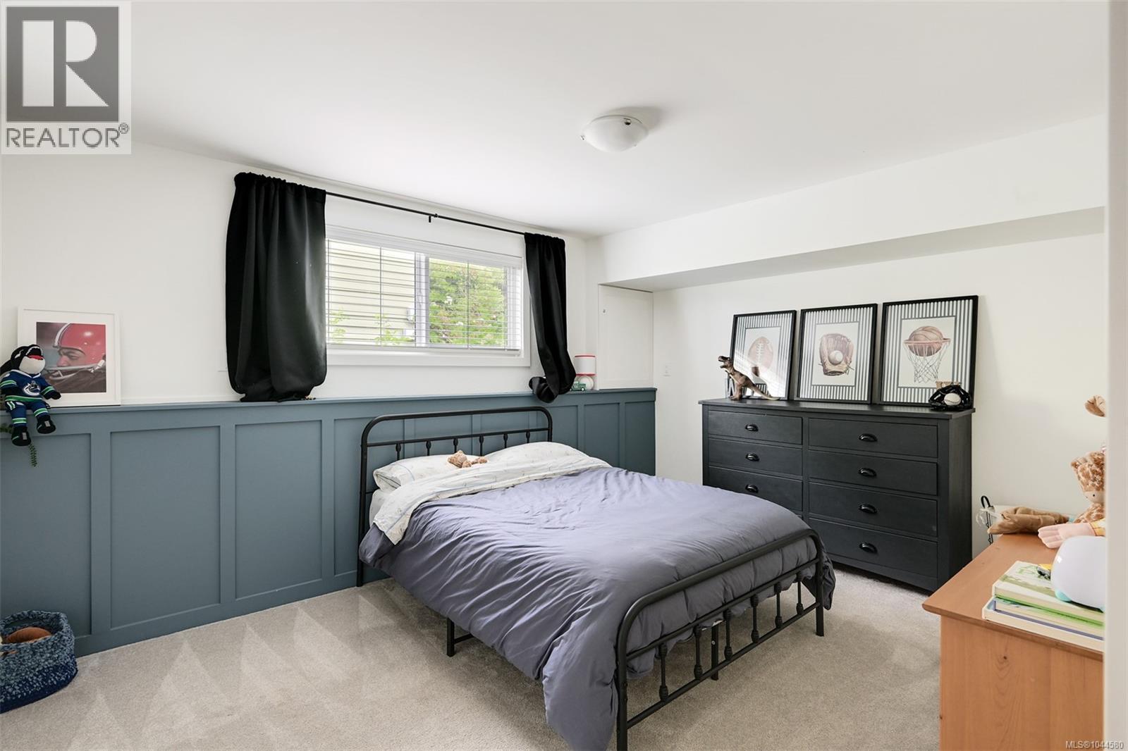 3128 Quadra St - 43