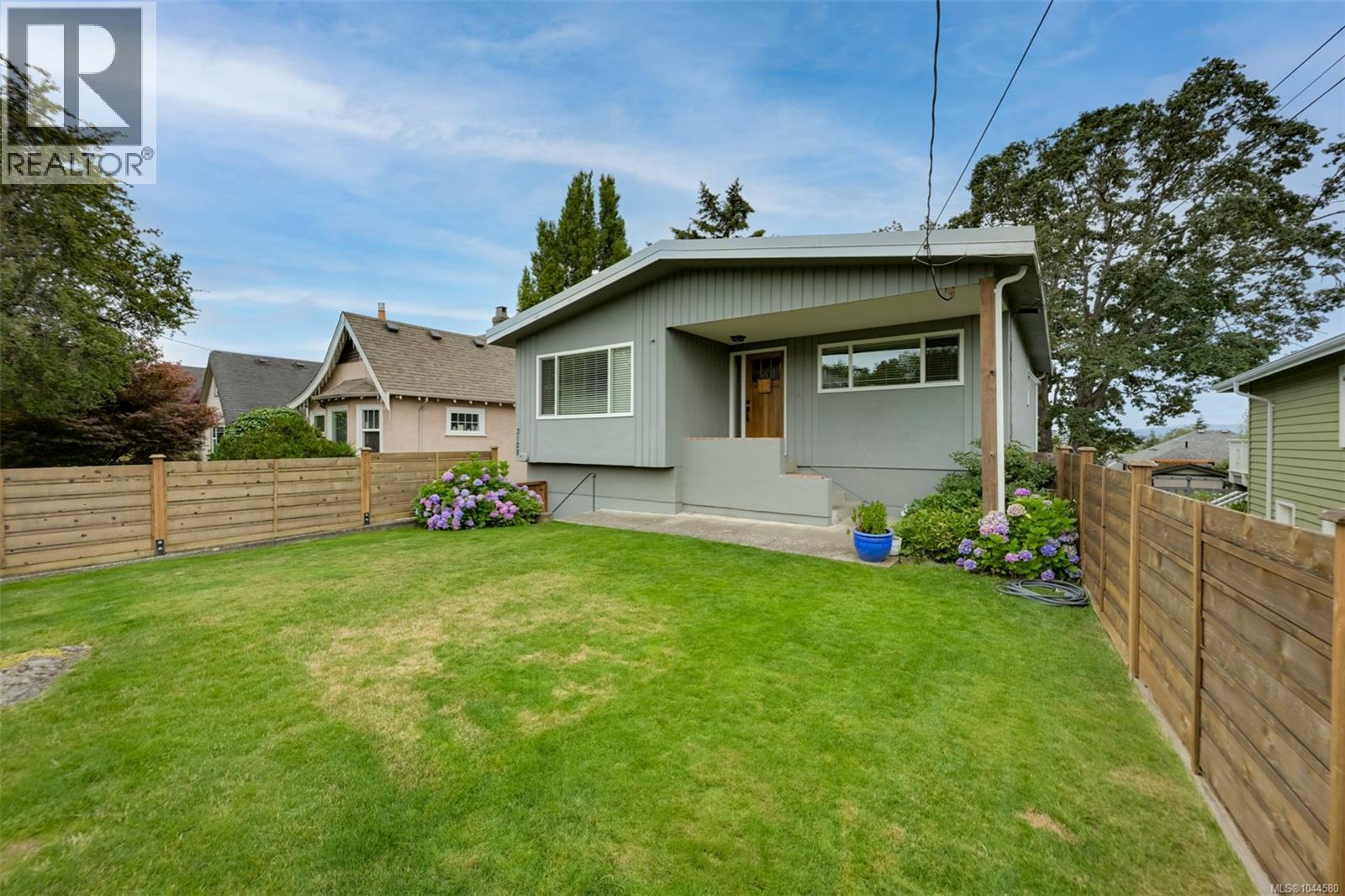  3128 Quadra Street, Victoria