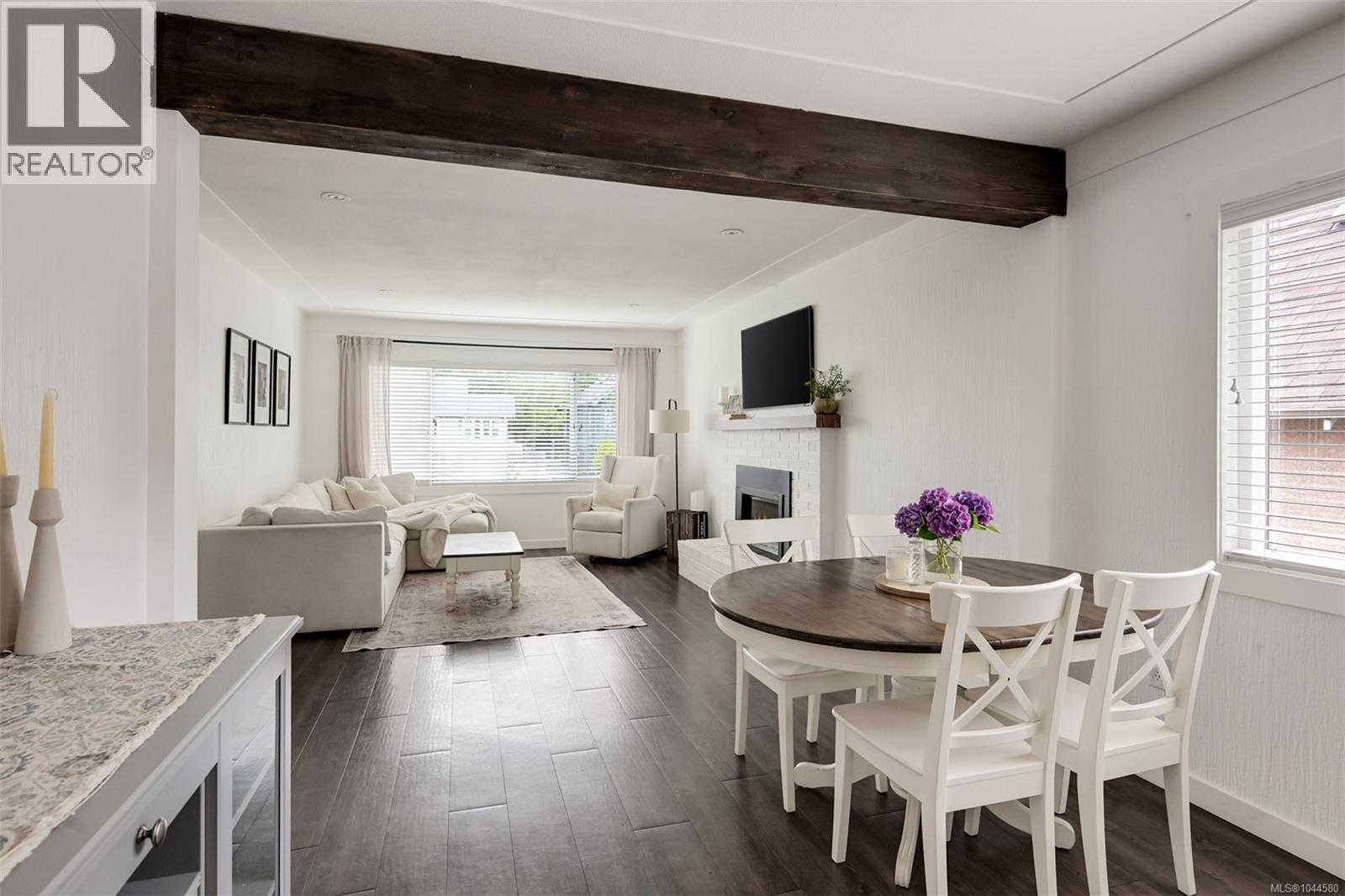 3128 Quadra St - 19