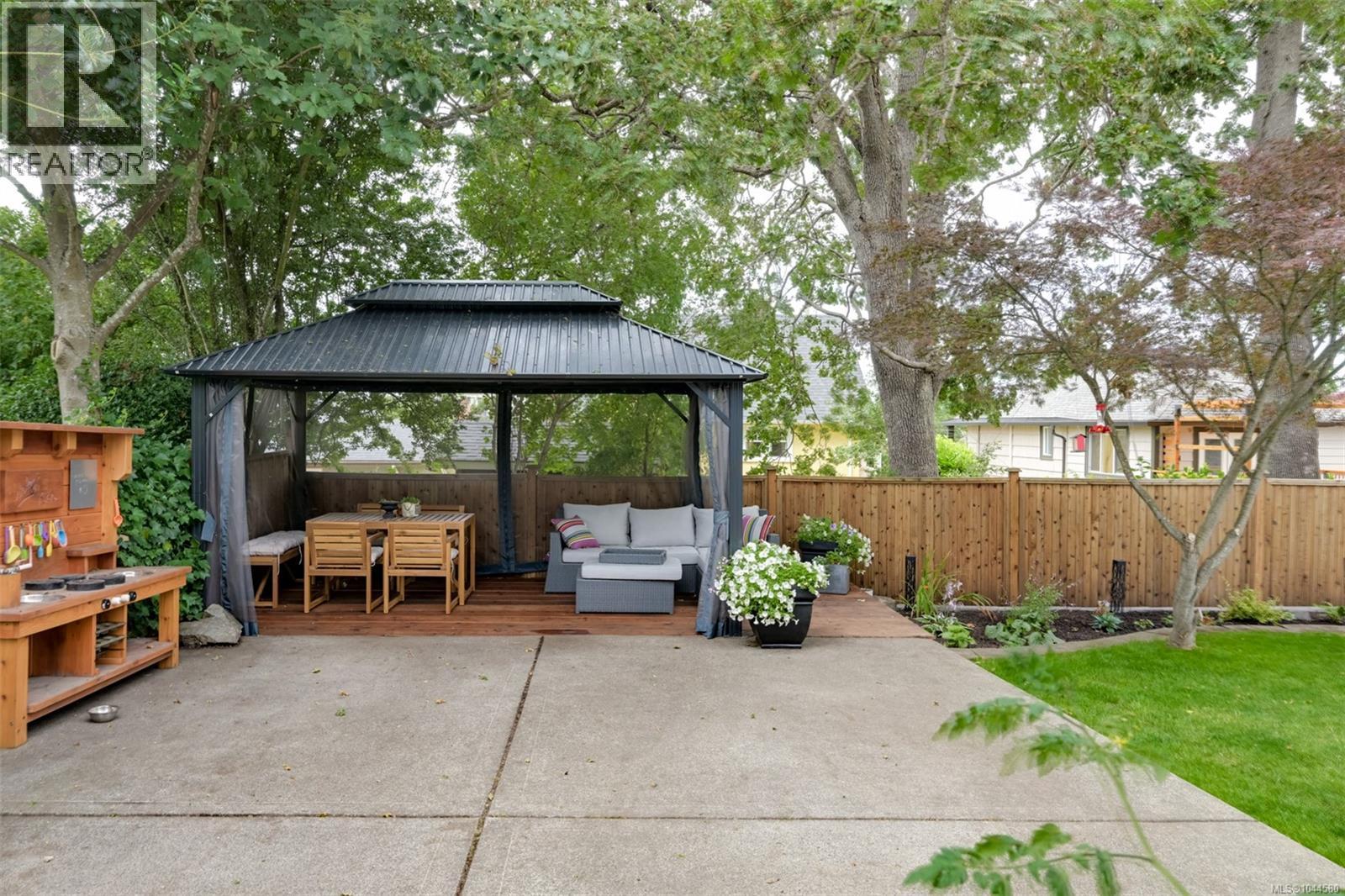  3128 Quadra Street, Victoria