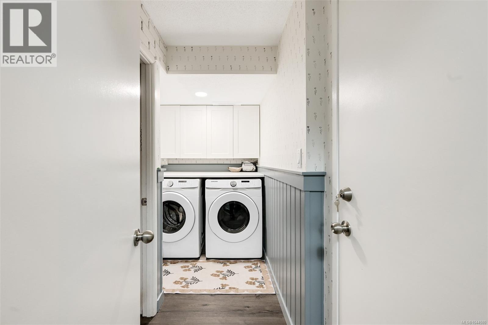 3128 Quadra St - 56