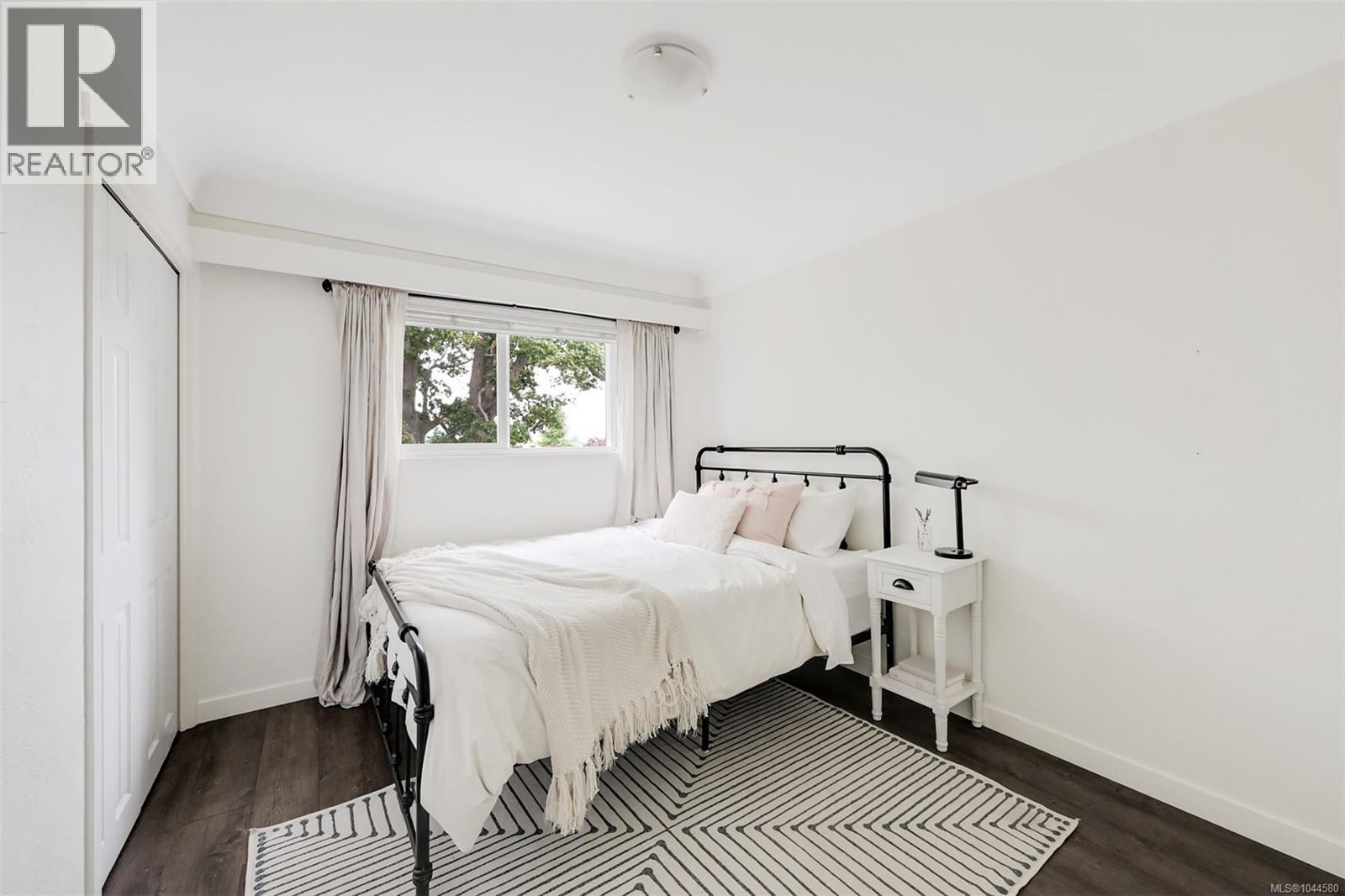 3128 Quadra St - 29