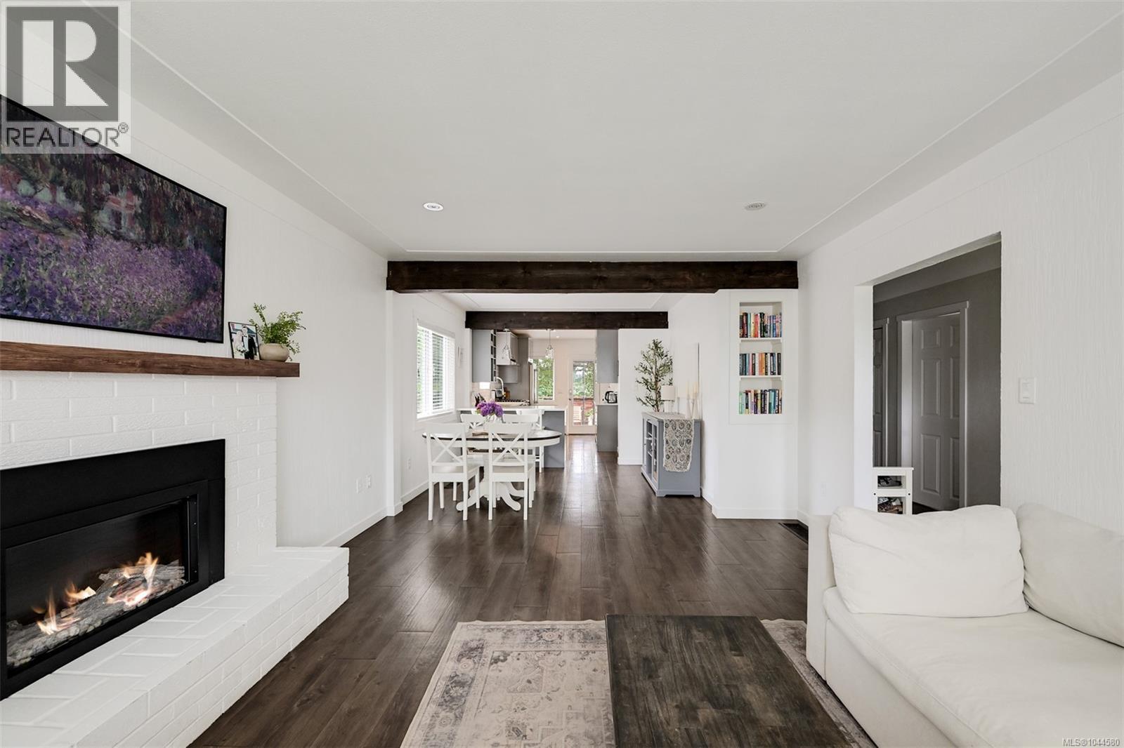 3128 Quadra St - 13