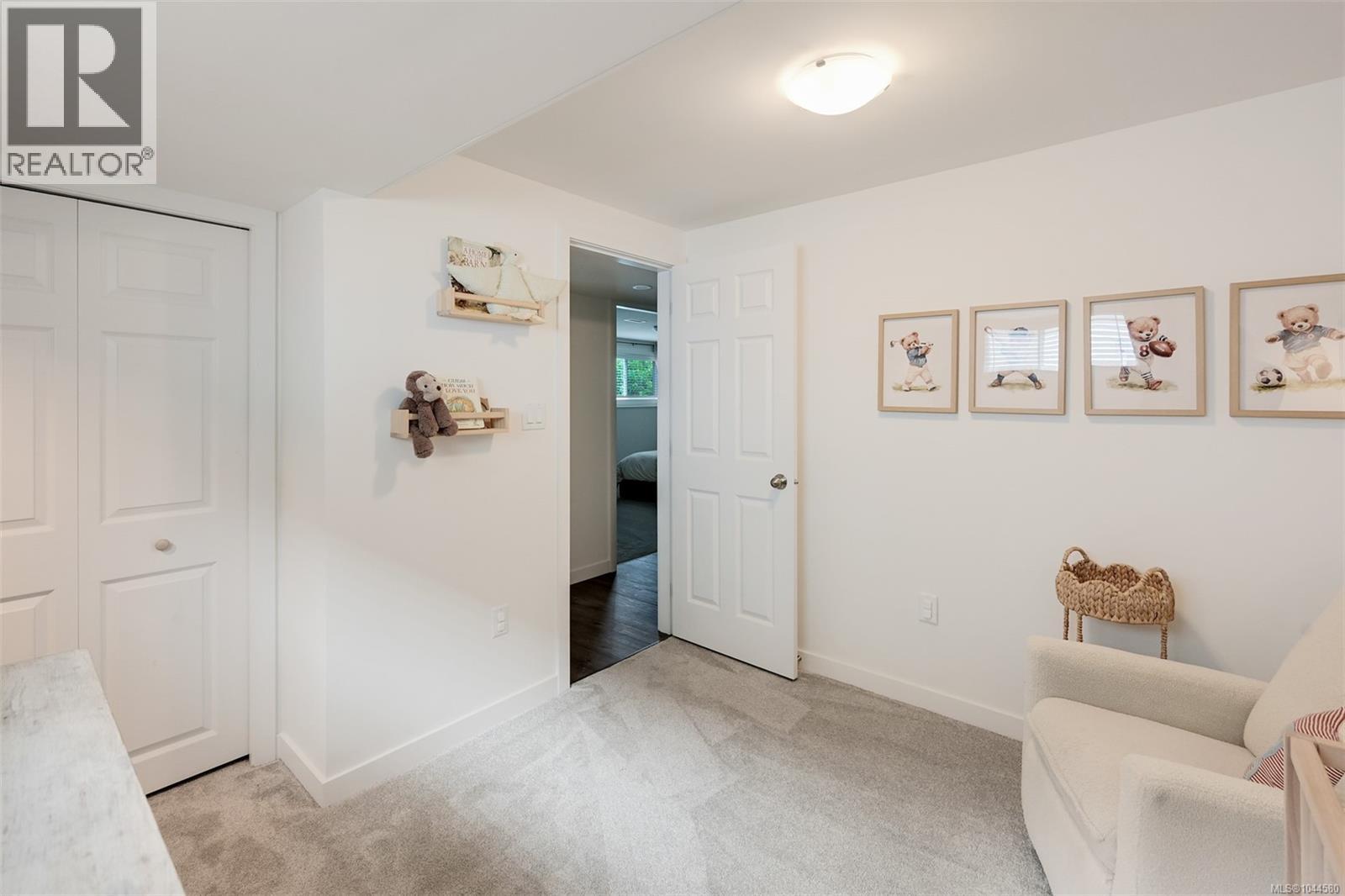 3128 Quadra St - 51