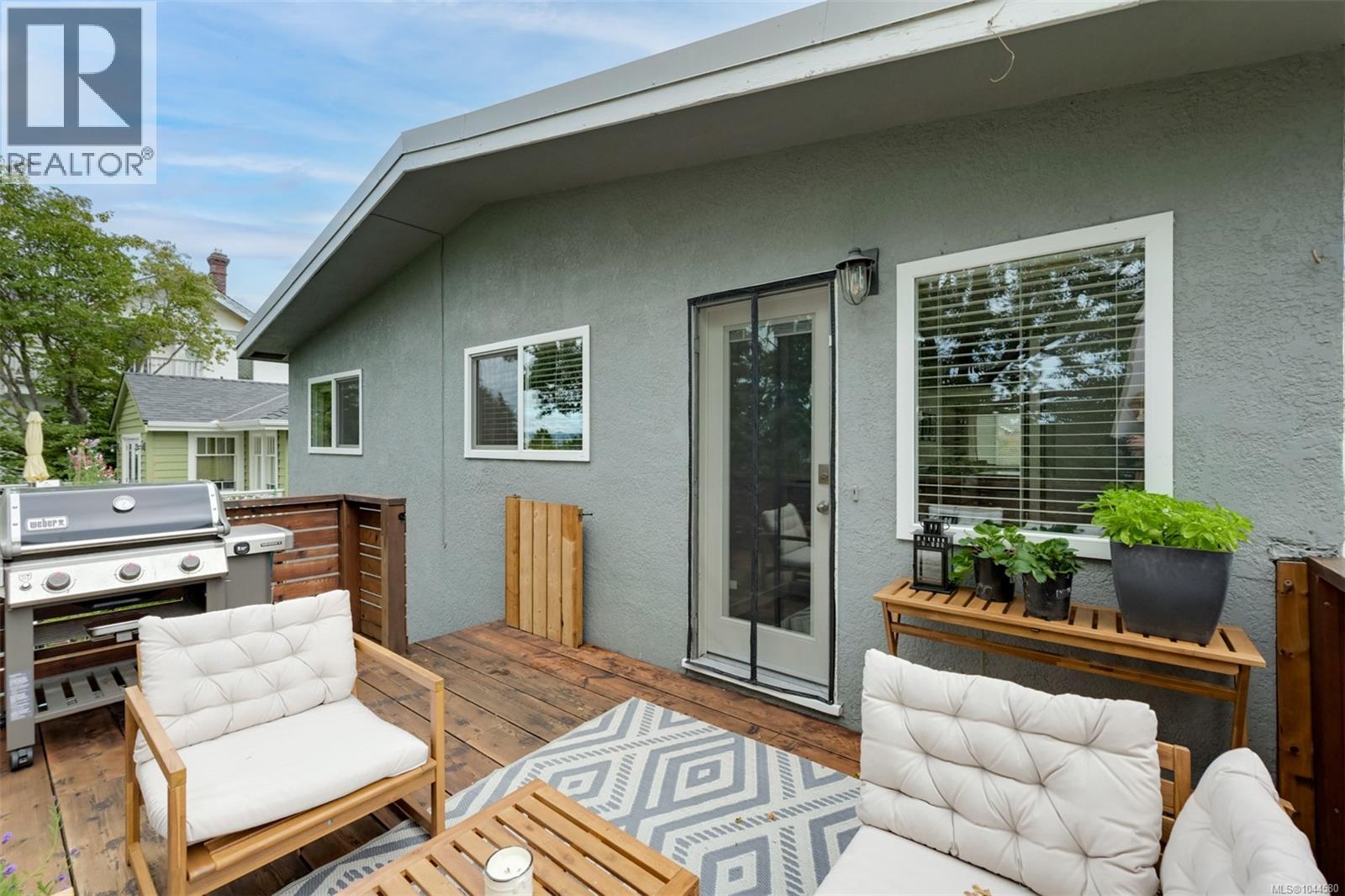 3128 Quadra St - 59