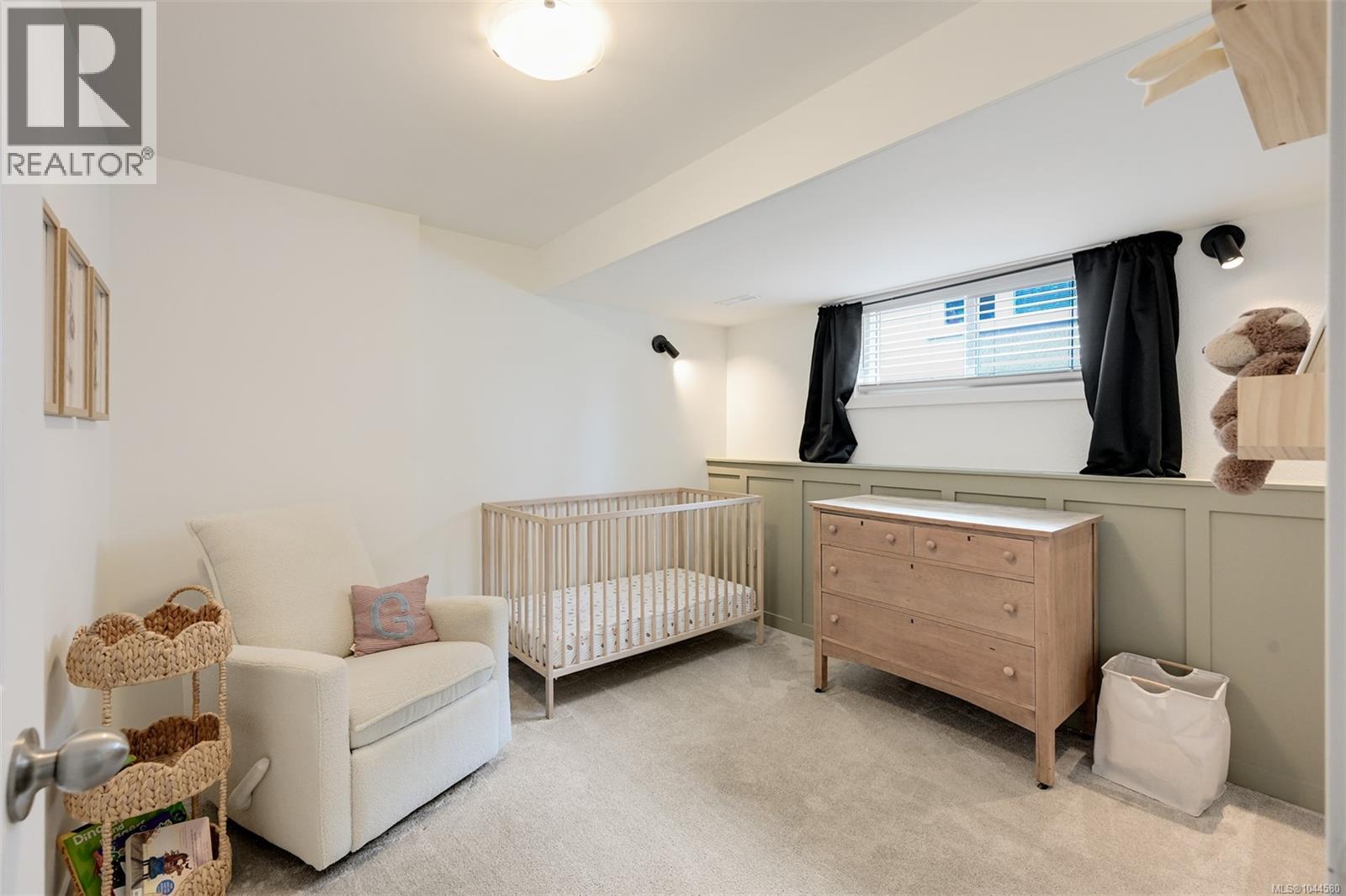 3128 Quadra St - 50