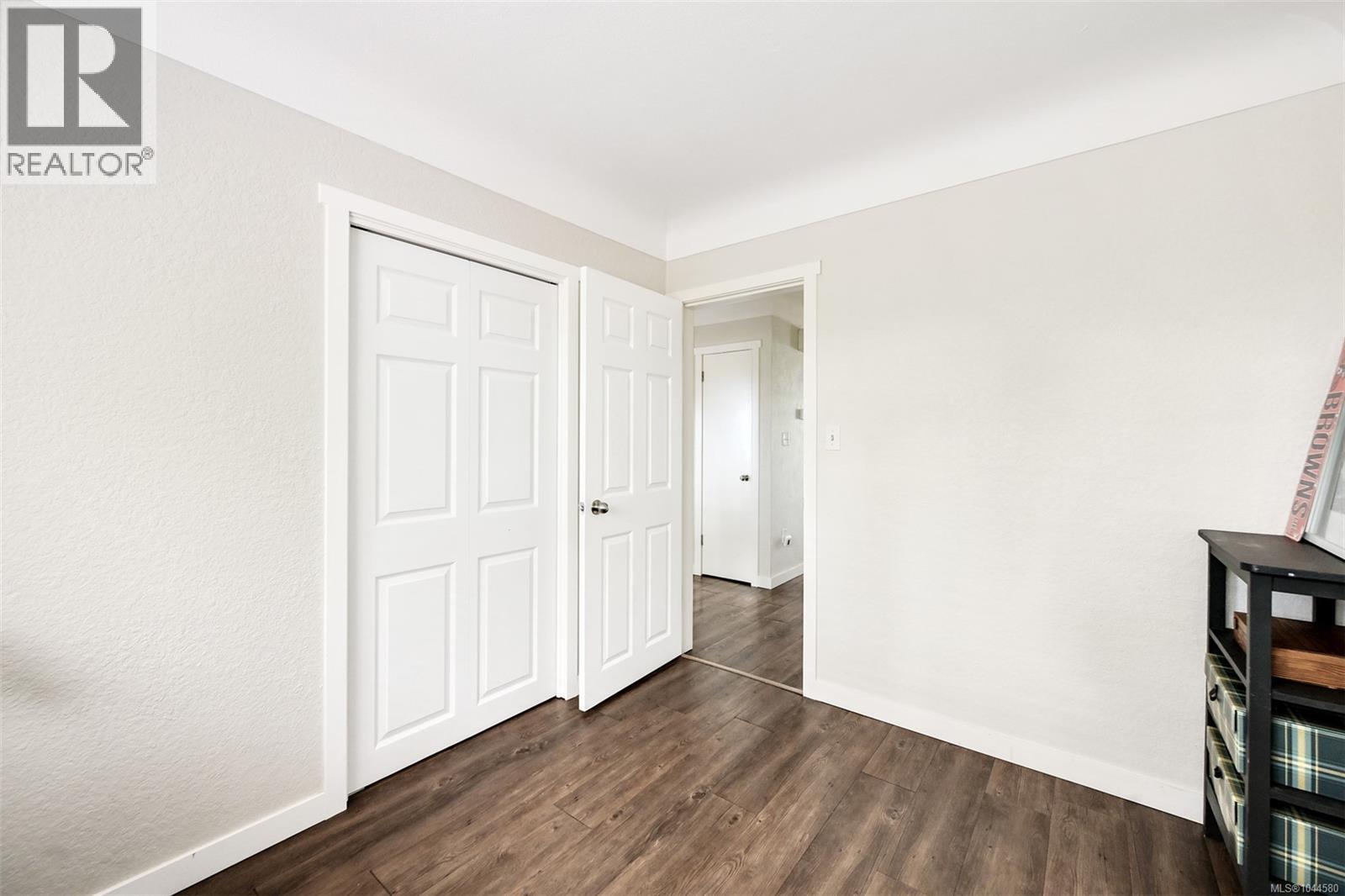 3128 Quadra St - 33