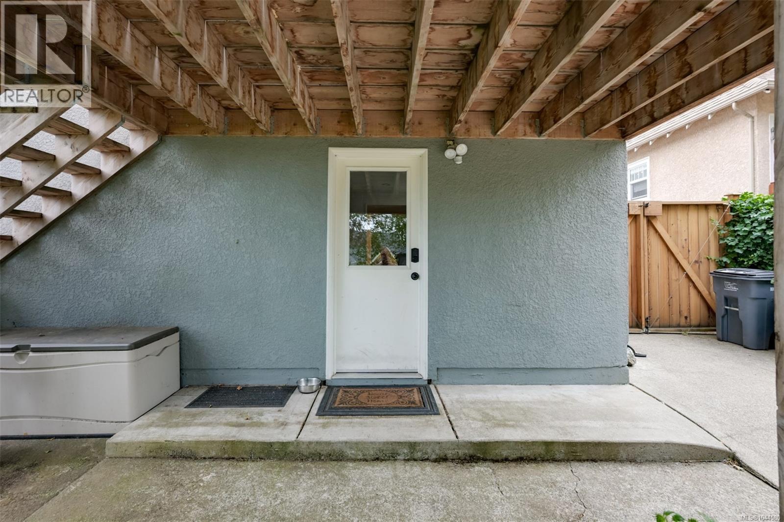 3128 Quadra St - 72