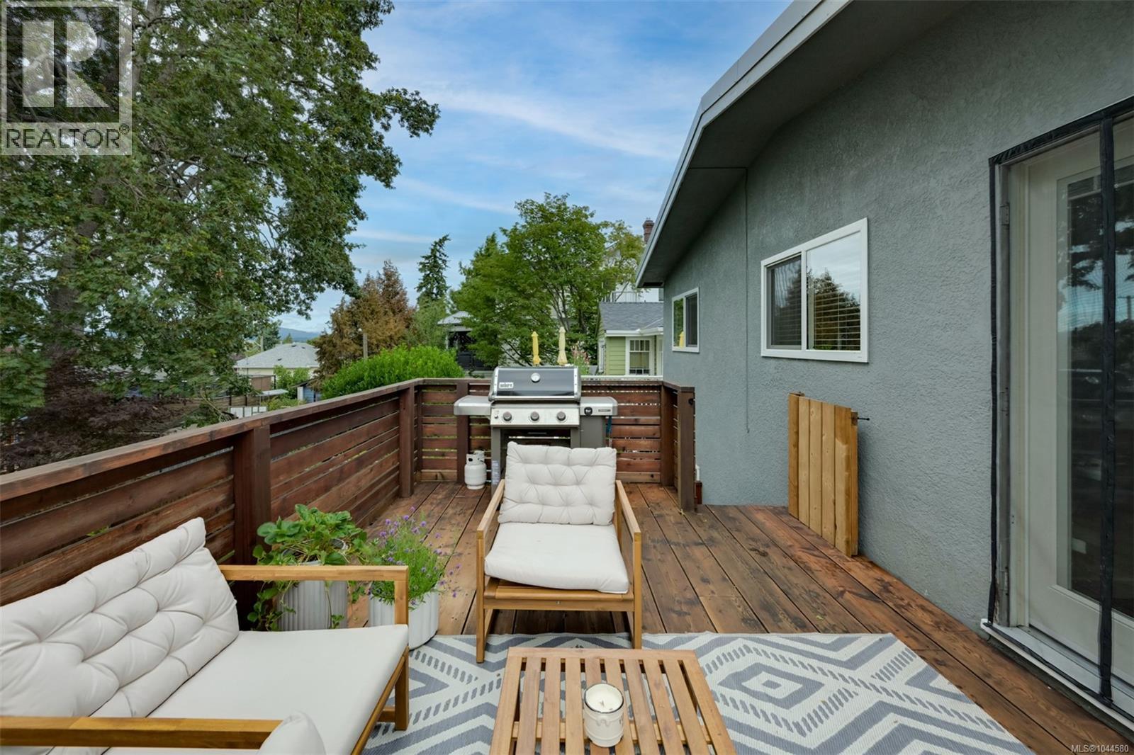 3128 Quadra St - 60