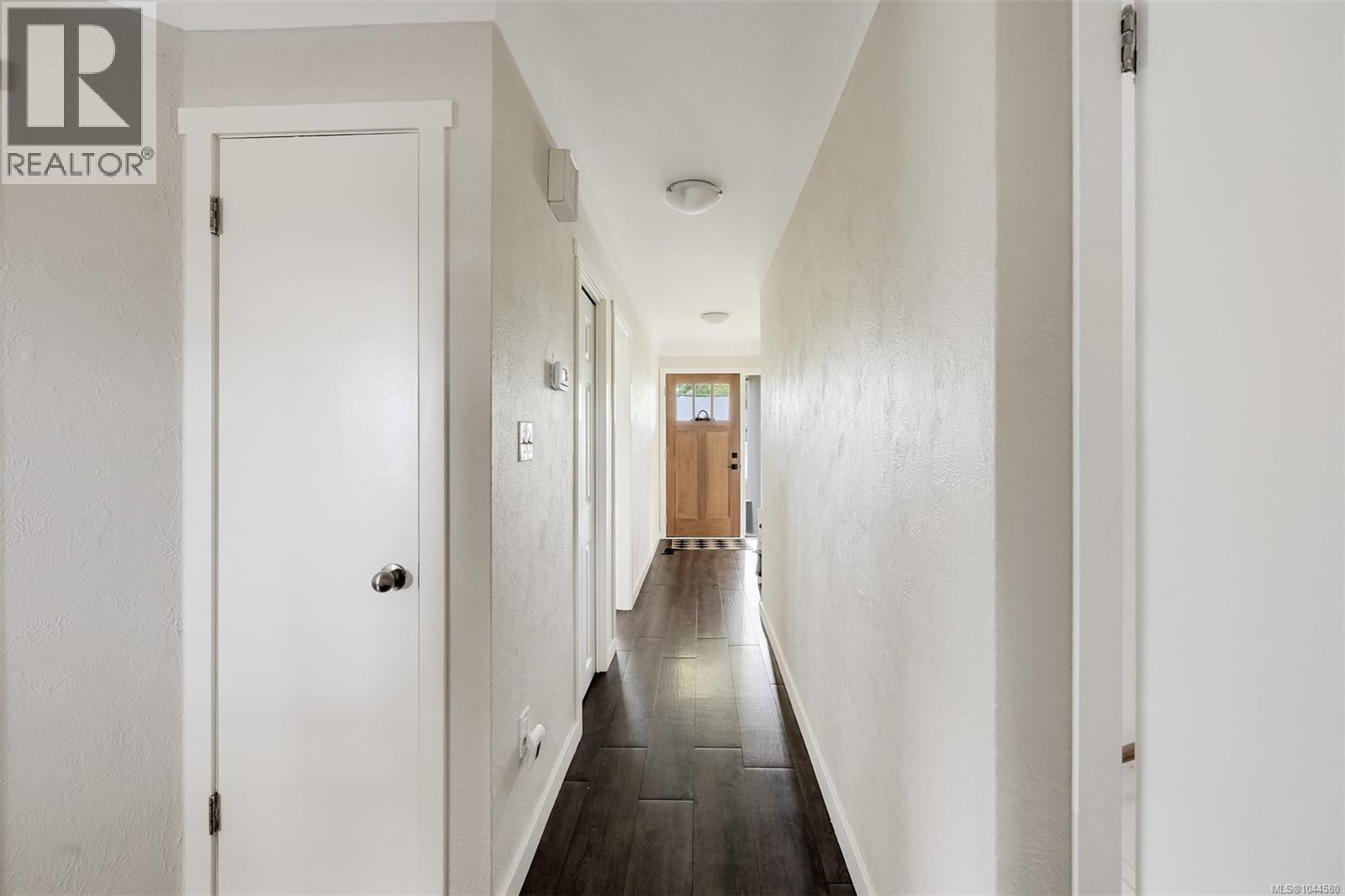 3128 Quadra St - 38