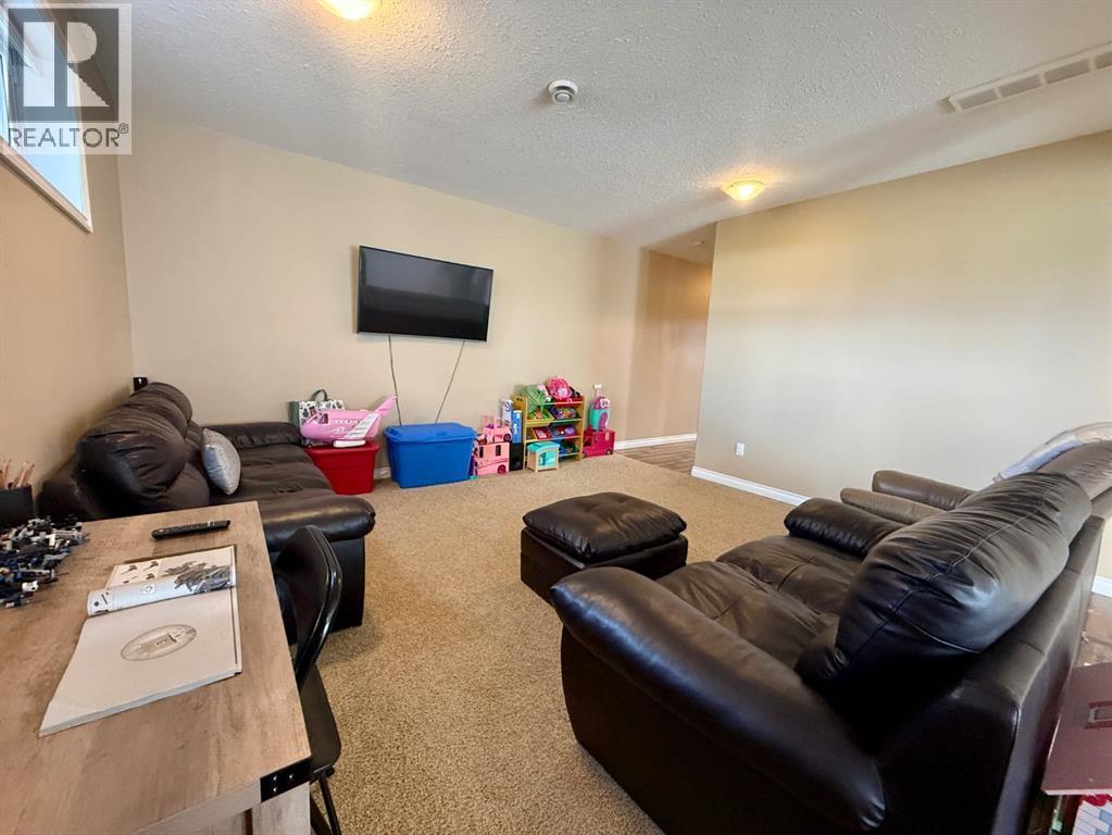 4905 5 Avenue - 24