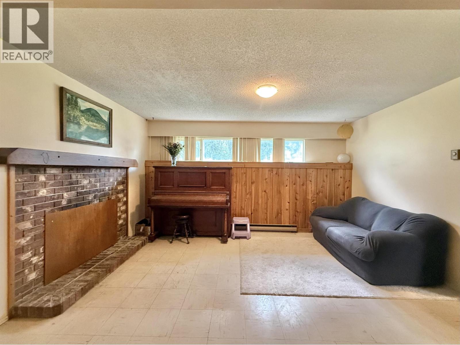 3049 CAMPBELL AVENUE - 37
