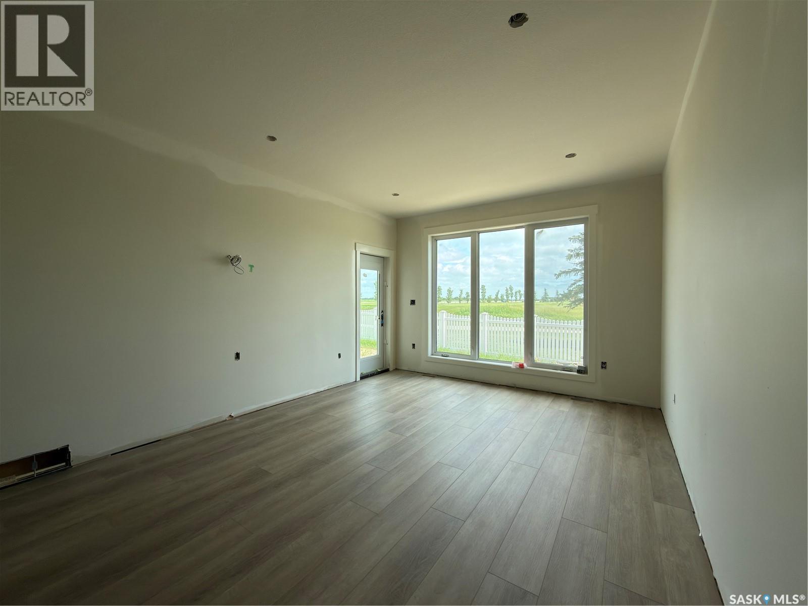 858 DeLaet BAY - 12