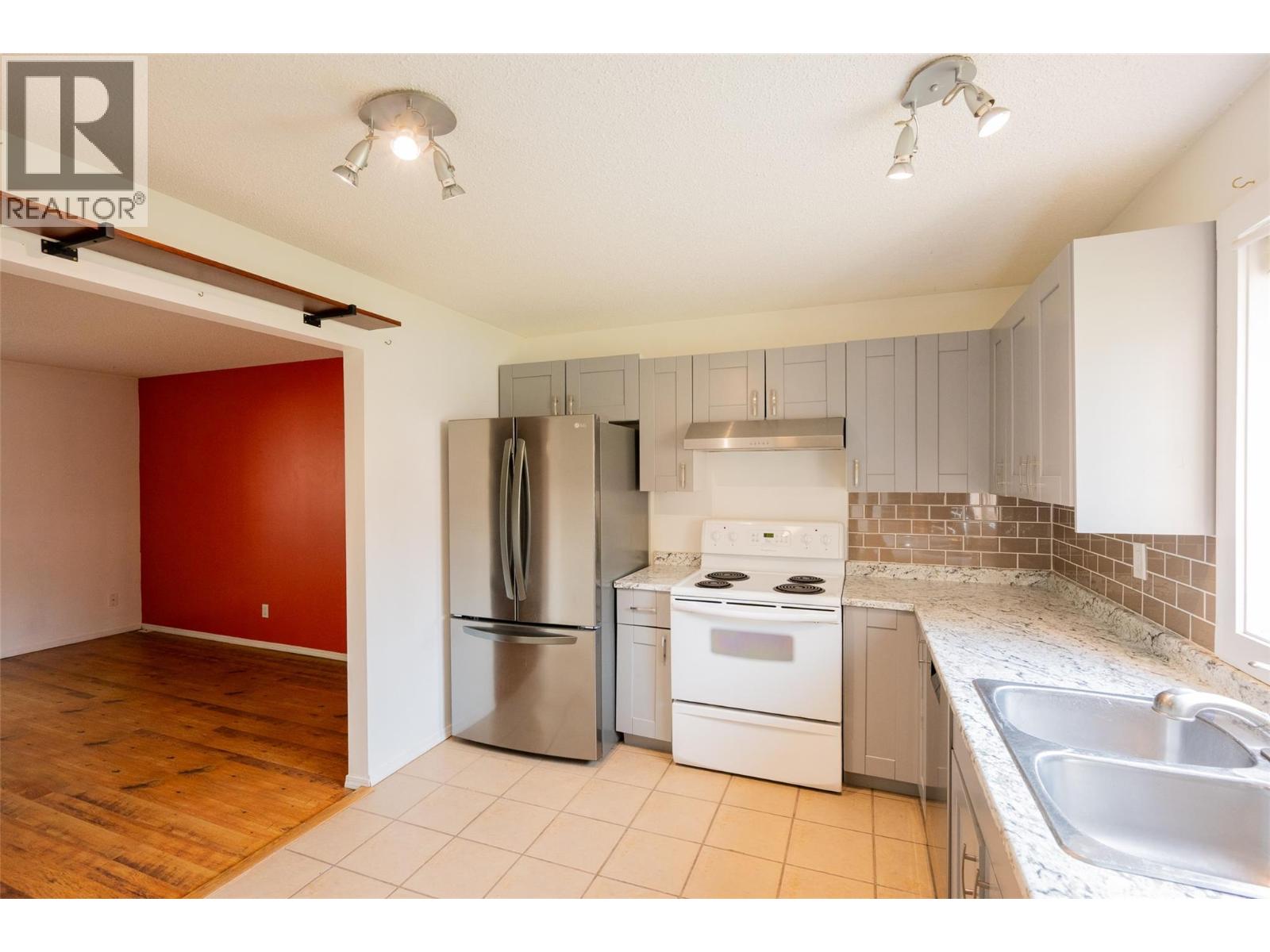 #17 1605 Summit Drive - 12