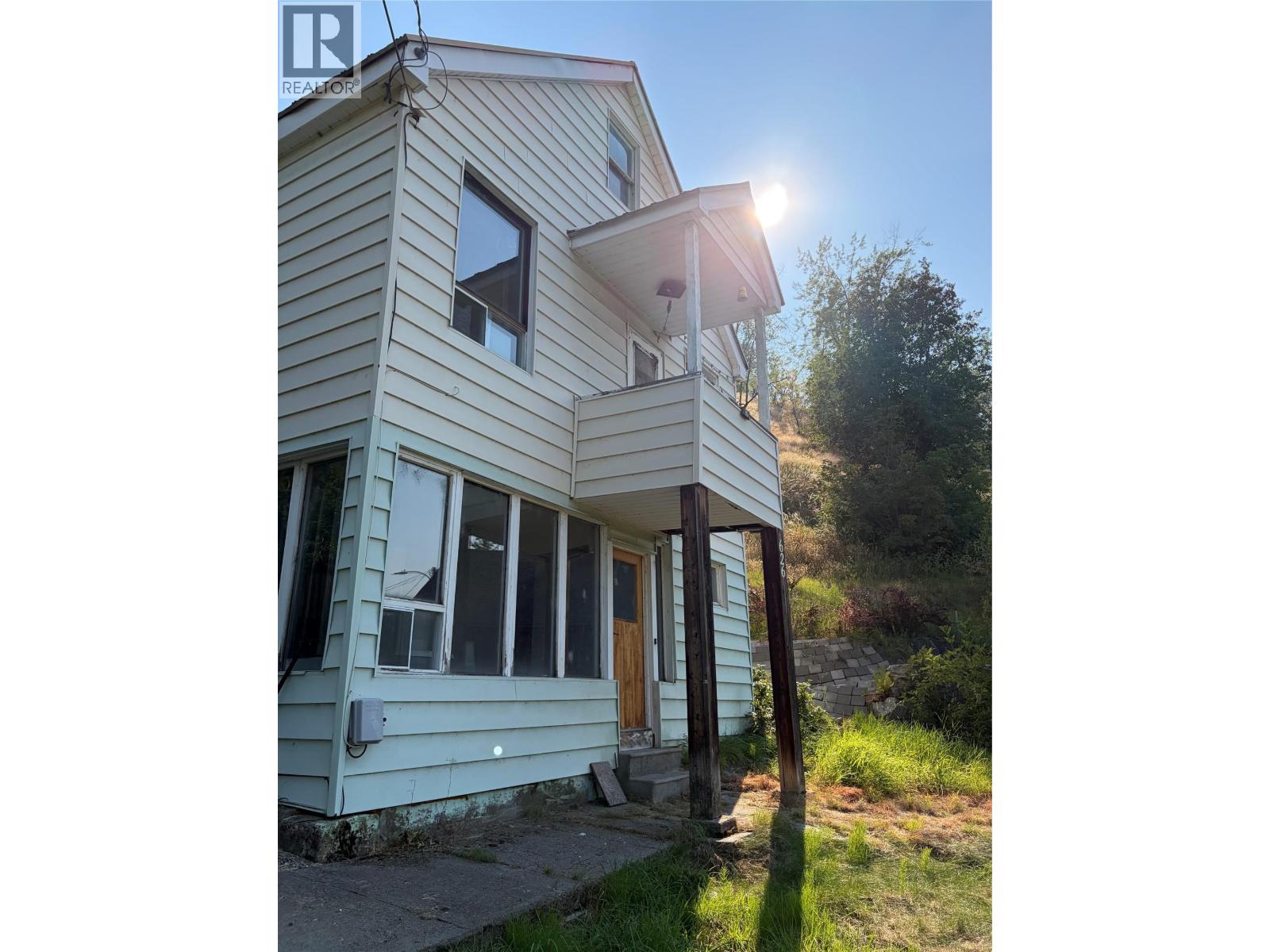626 Hendry Street - 1