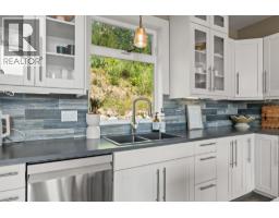 5pc Bathroom - 240 Grandview Bench Road, Grindrod, BC V1E2Y4 Photo 14