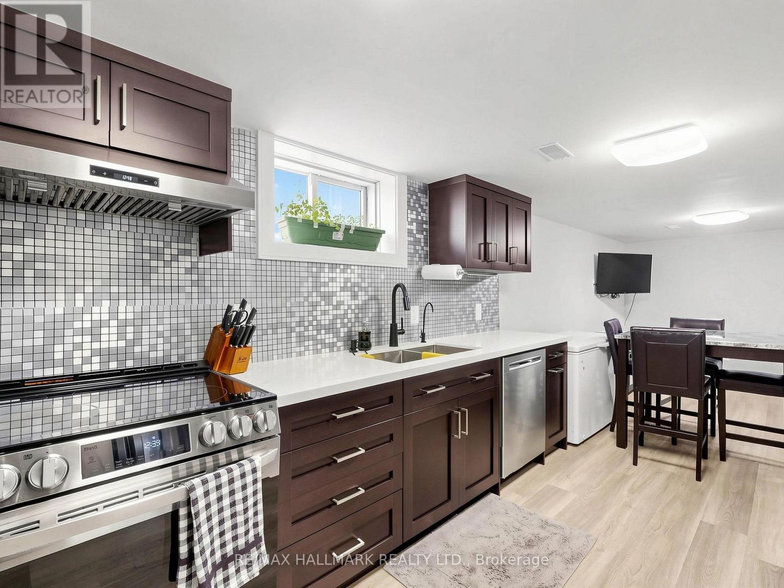 777 RITSON ROAD S - 20