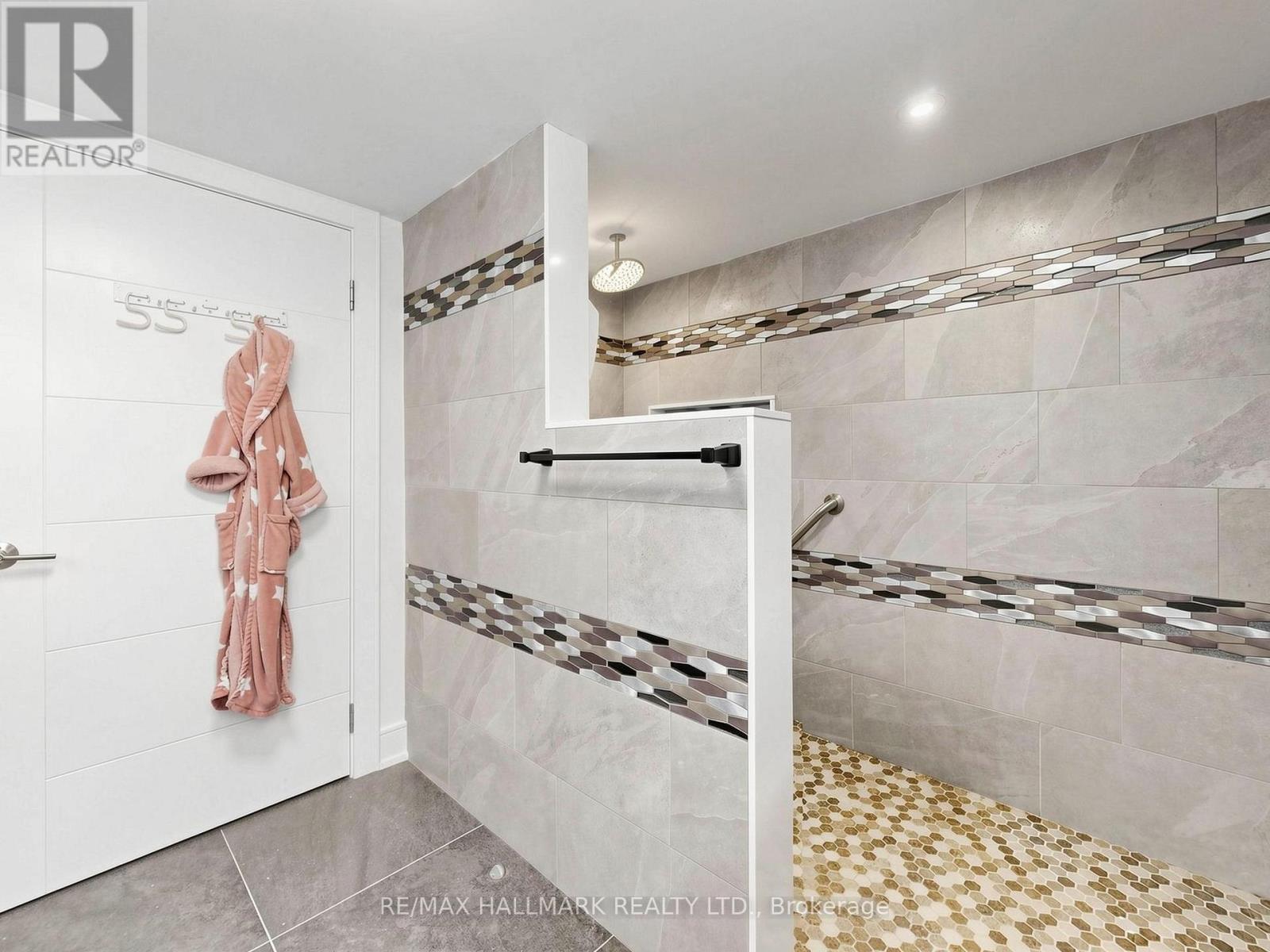 777 RITSON ROAD S - 27